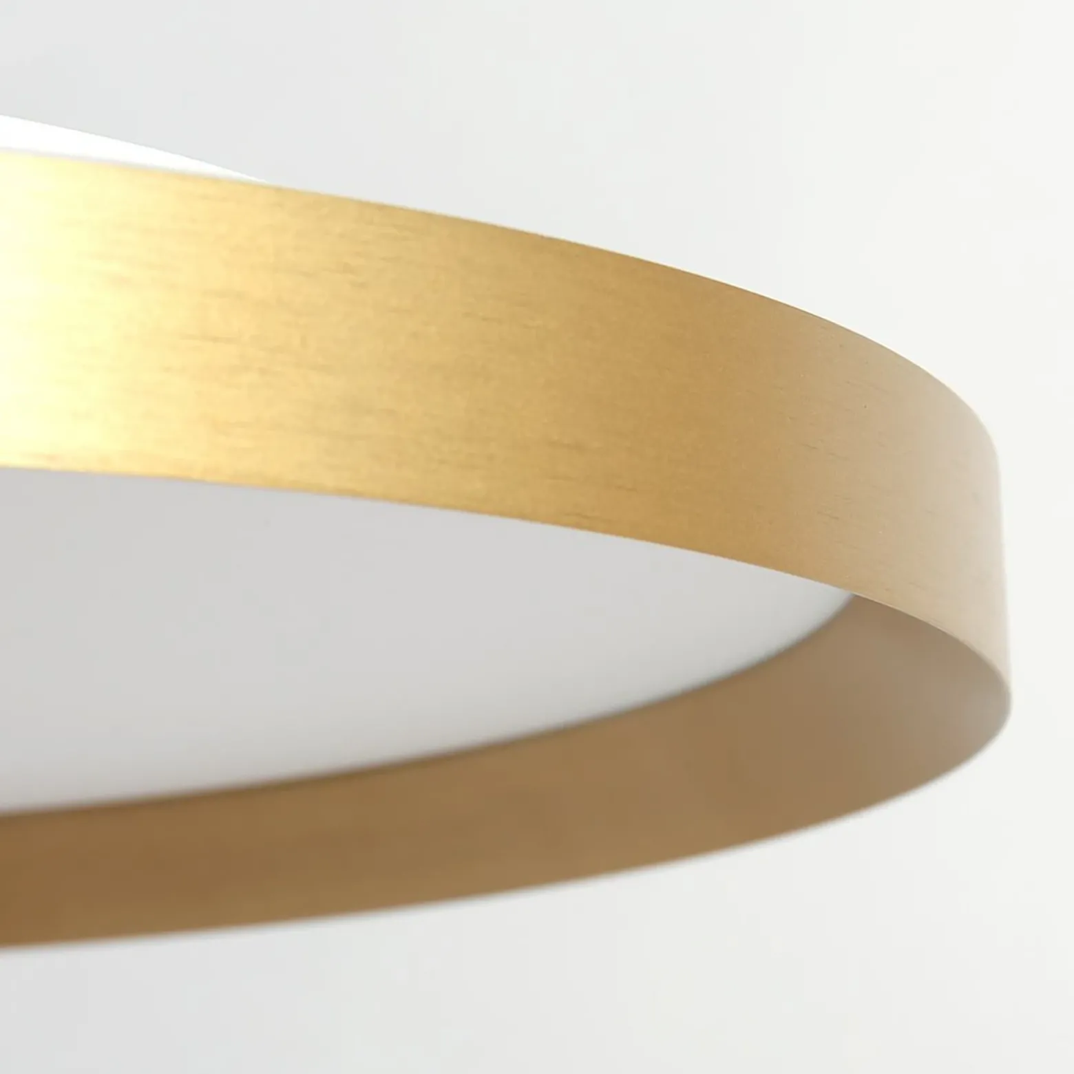 Plafón LED Flady, color dorado, Ø 40 cm directo/indirecto