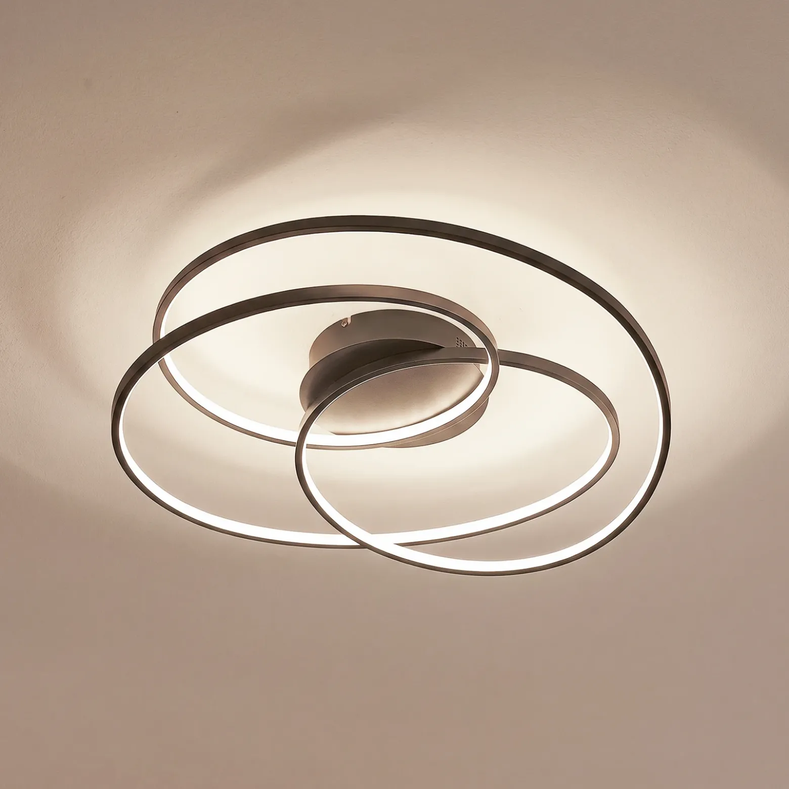 Plafón LED Kateryna de Lindby, negro, Ø 60 cm, atenuable