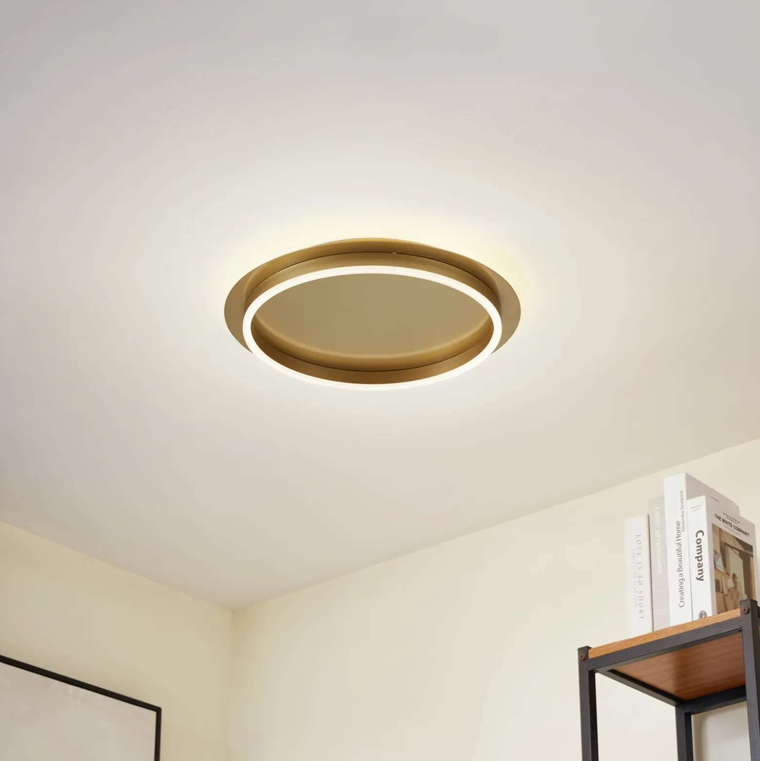 Plafón LED Kunis de Lindby, dorado, plástico, Ø 46cm