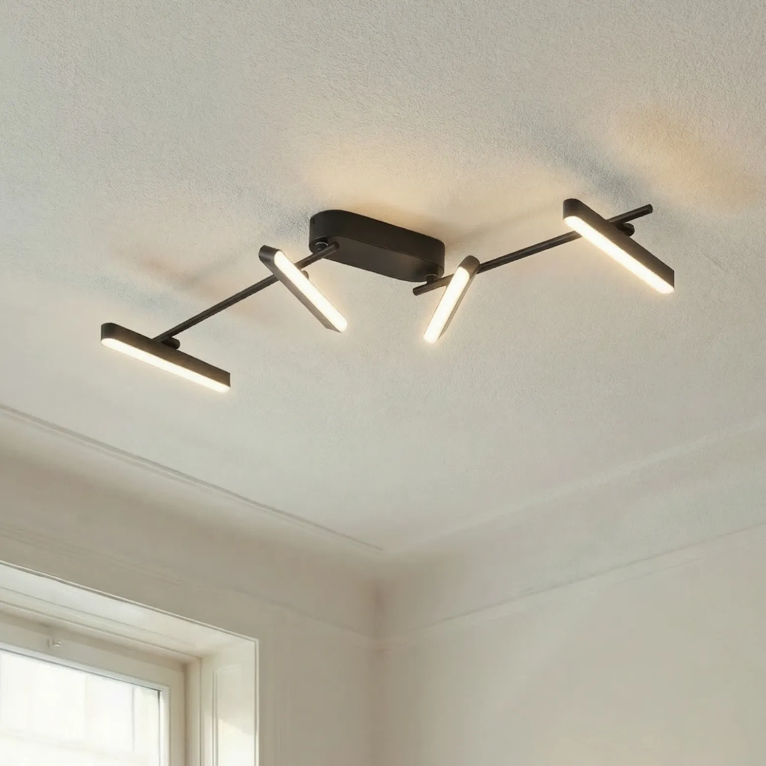 Plafón LED Lindby Eldrin, 4 luces, negro, tira de luz