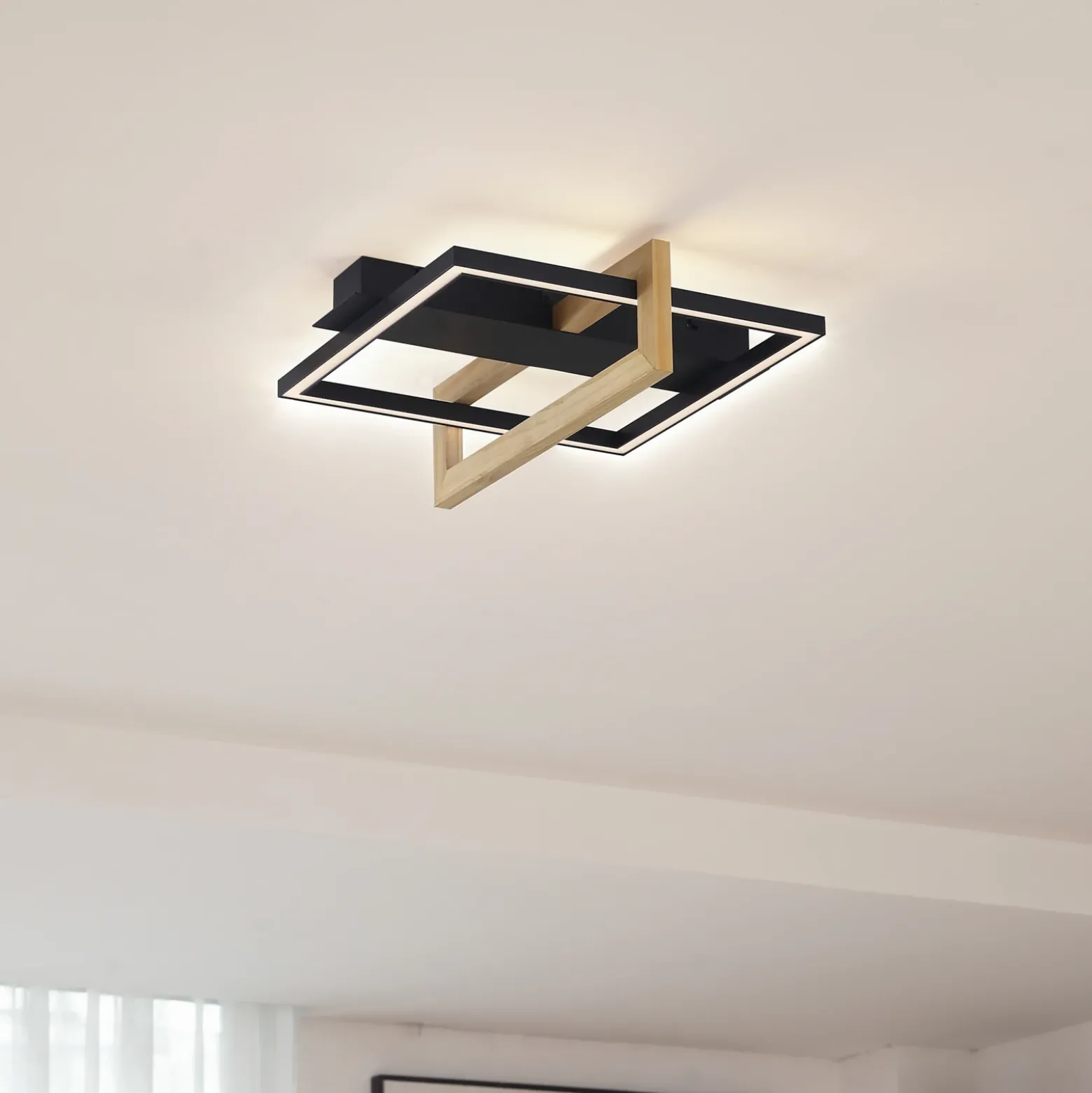 Plafón LED Lindby Holamu, 46cm, negro, madera, metal
