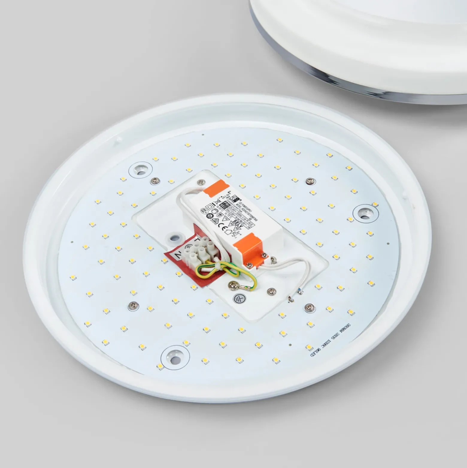 Plafón LED Lindby Lyss, Ø 34 cm, color cromado, IP44