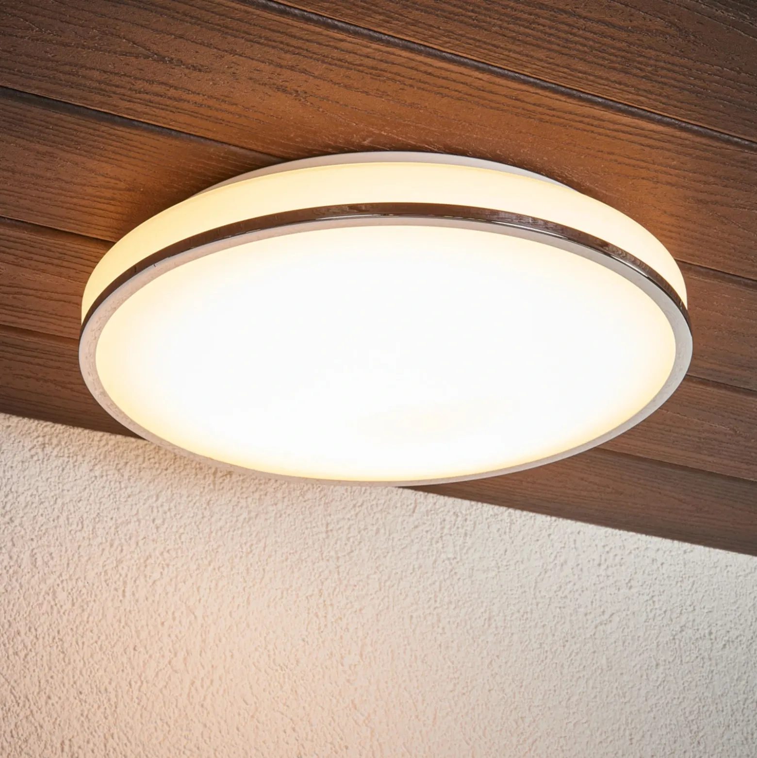 Plafón LED Lindby Lyss, Ø 40 cm, color cromado, IP44