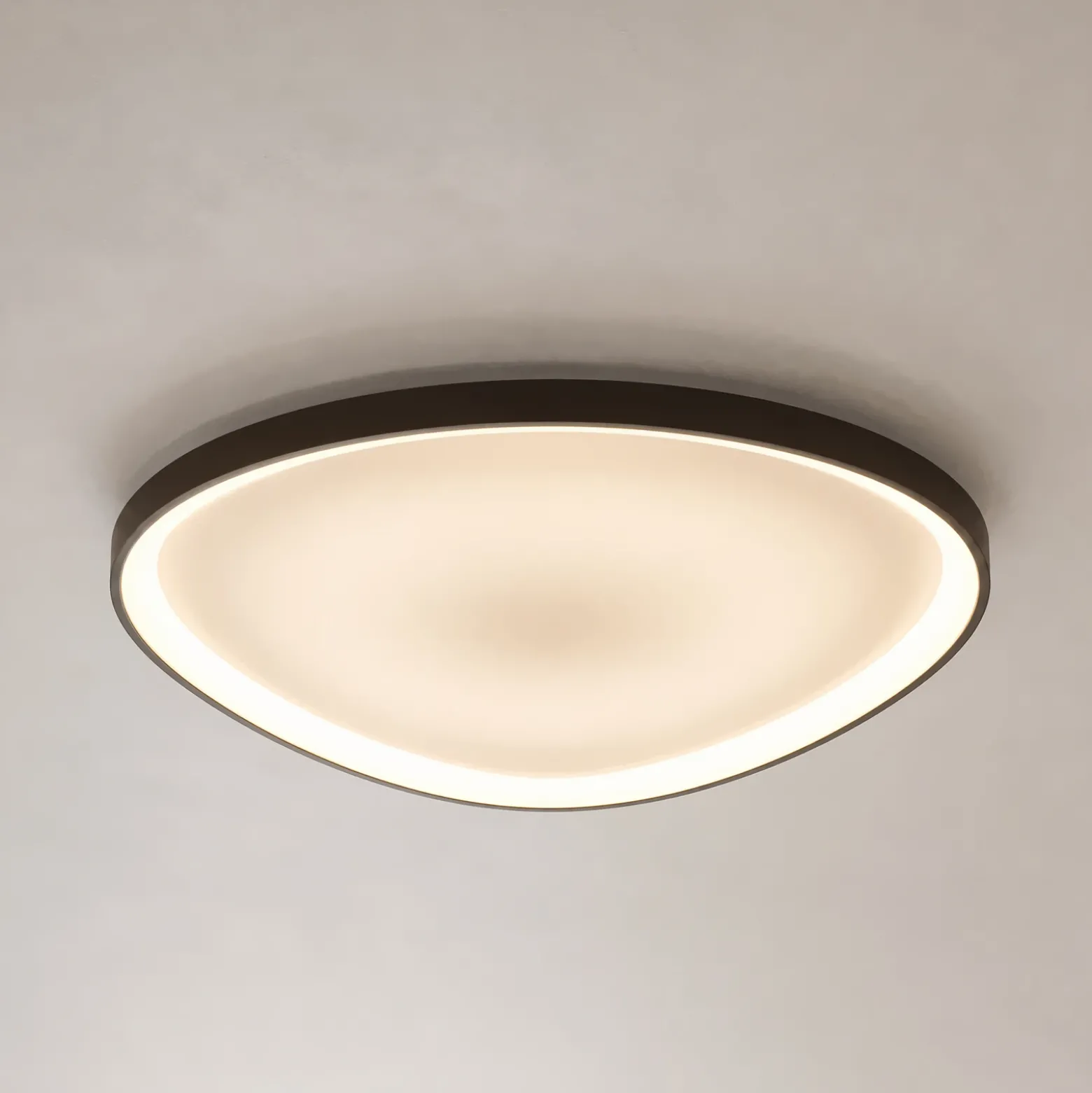 Plafón LED Lucande Asken, 61 cm, marrón, CCT, atenuable