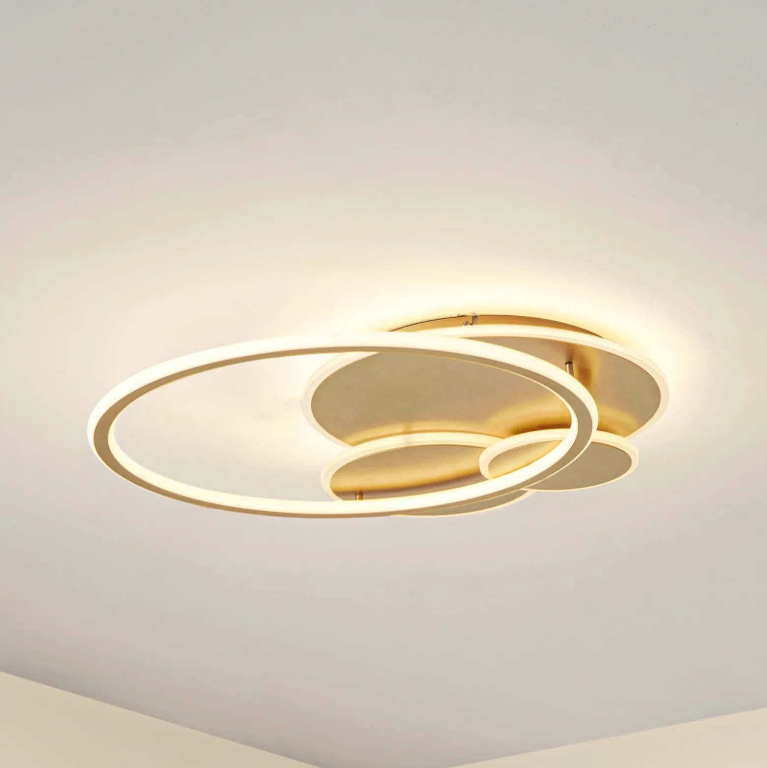 Plafón LED Lucande Circulo, dorada, 60 cm CCT, atenuable