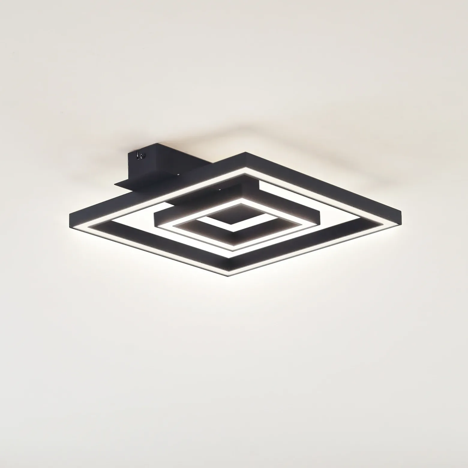 Plafón LED Madamo de Lindby, negro, 30 cm, 3000 K, aluminio