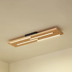 Plafón LED Madero de Lindby, madera de pino, 90 cm x 20 cm