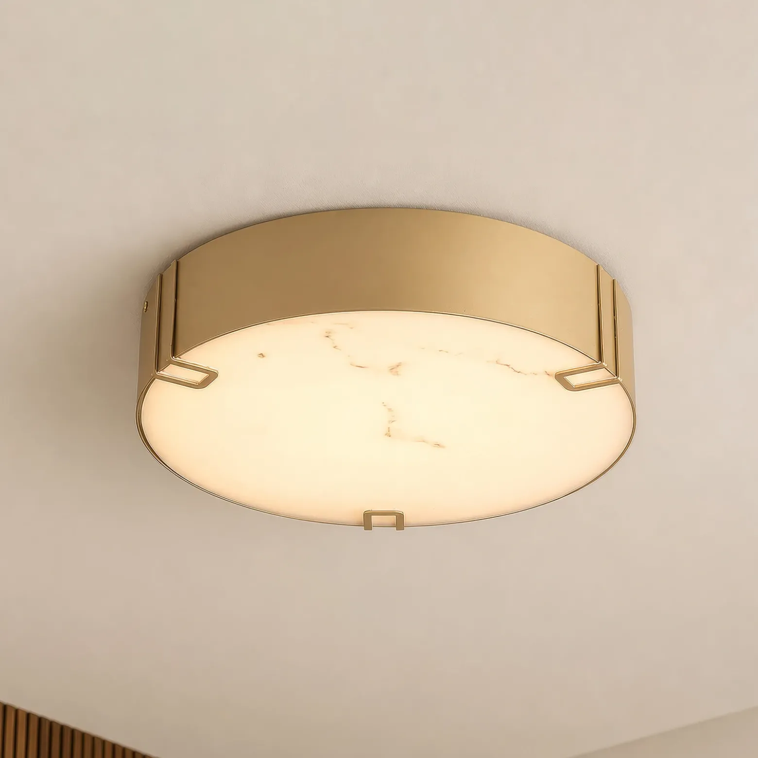 Plafón LED Marmo, color dorado, metal, IP44, 3.000 K