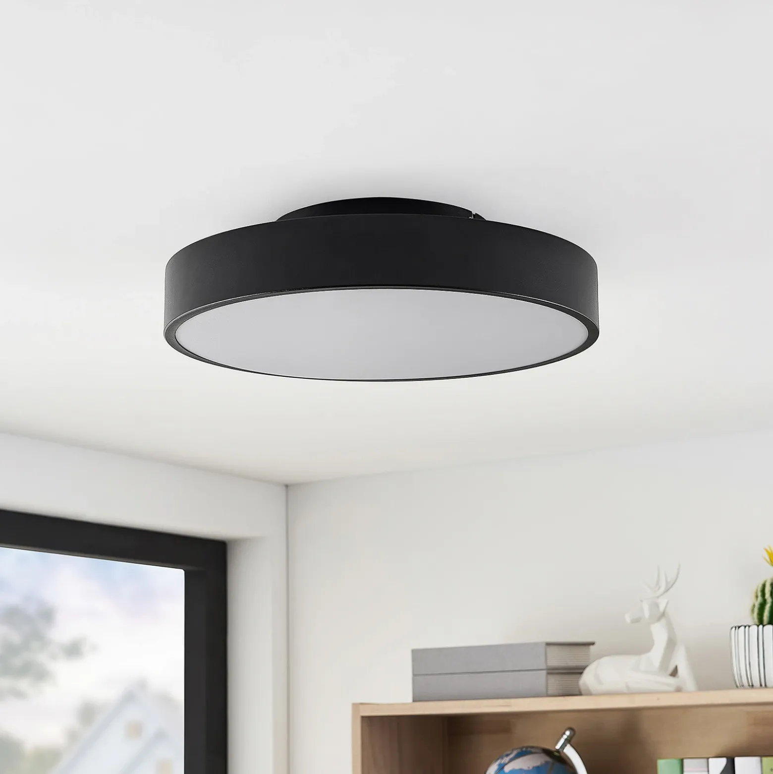 Plafón LED Milada de Lindby, negra, CCT, control remoto