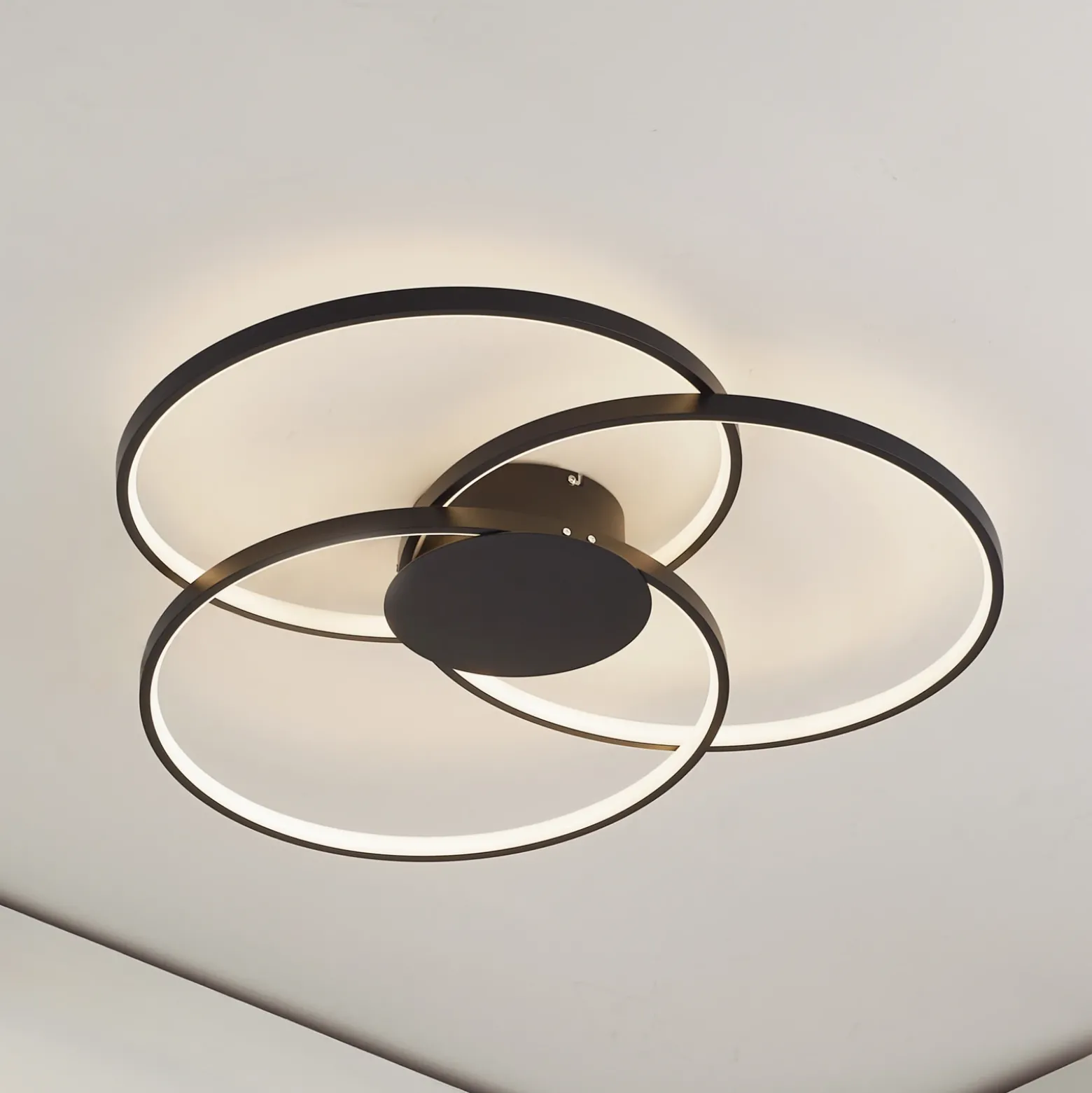 Plafón LED Riley de Lindby, negro, 3000 K, atenuable