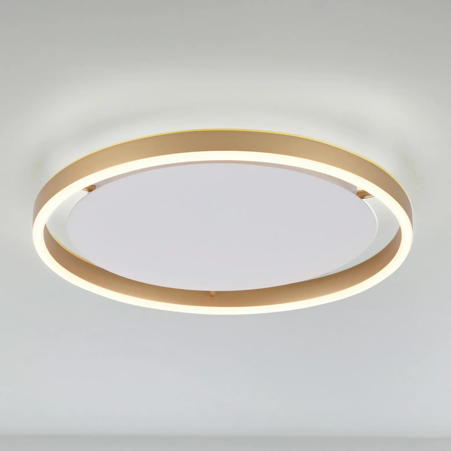 Plafón LED Ritus, Ø 39,3cm latón mate