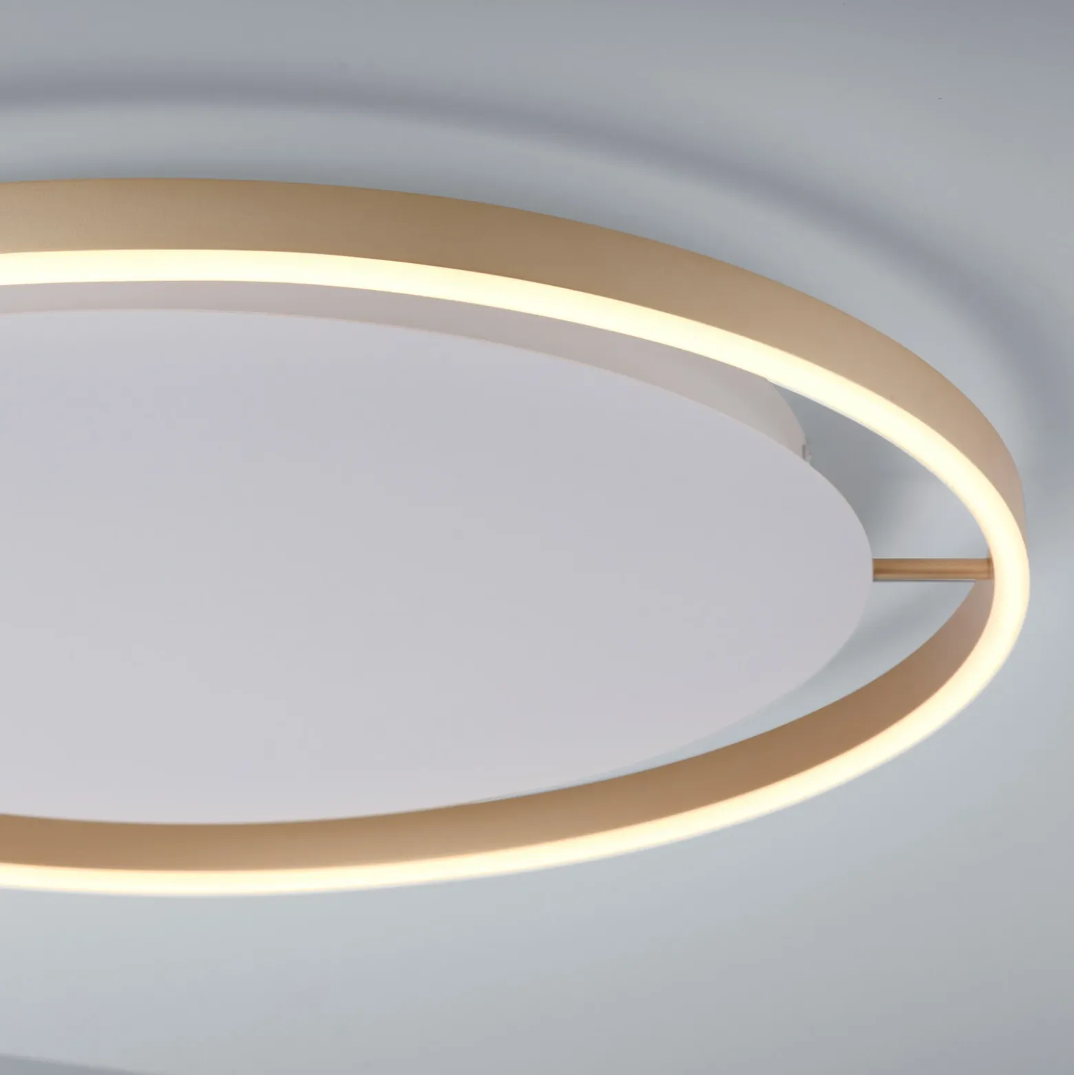 Plafón LED Ritus, Ø 58,5cm, latón mate