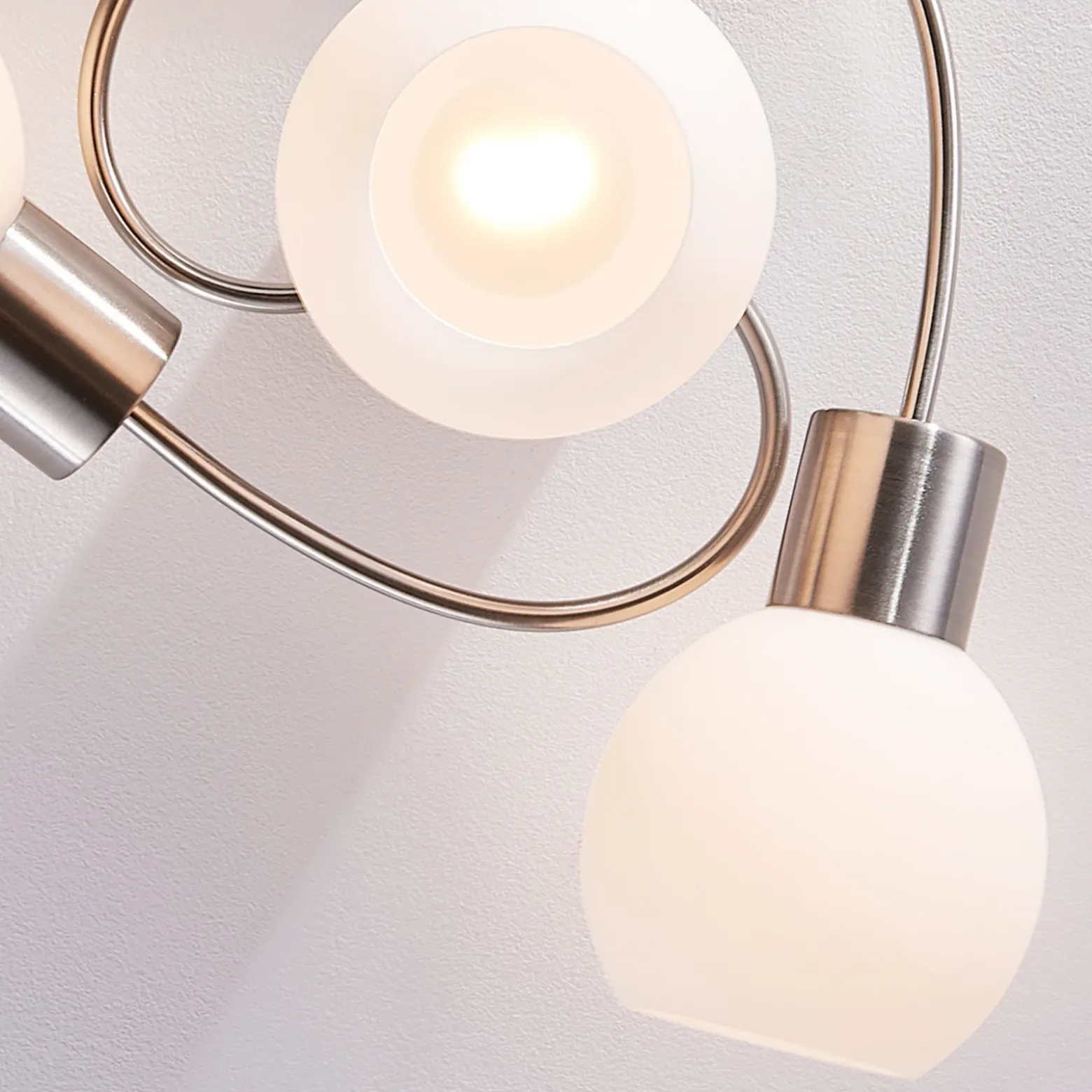 Plafón Lindby Ciala, 43 cm, 4 luces, color níquel, cristal