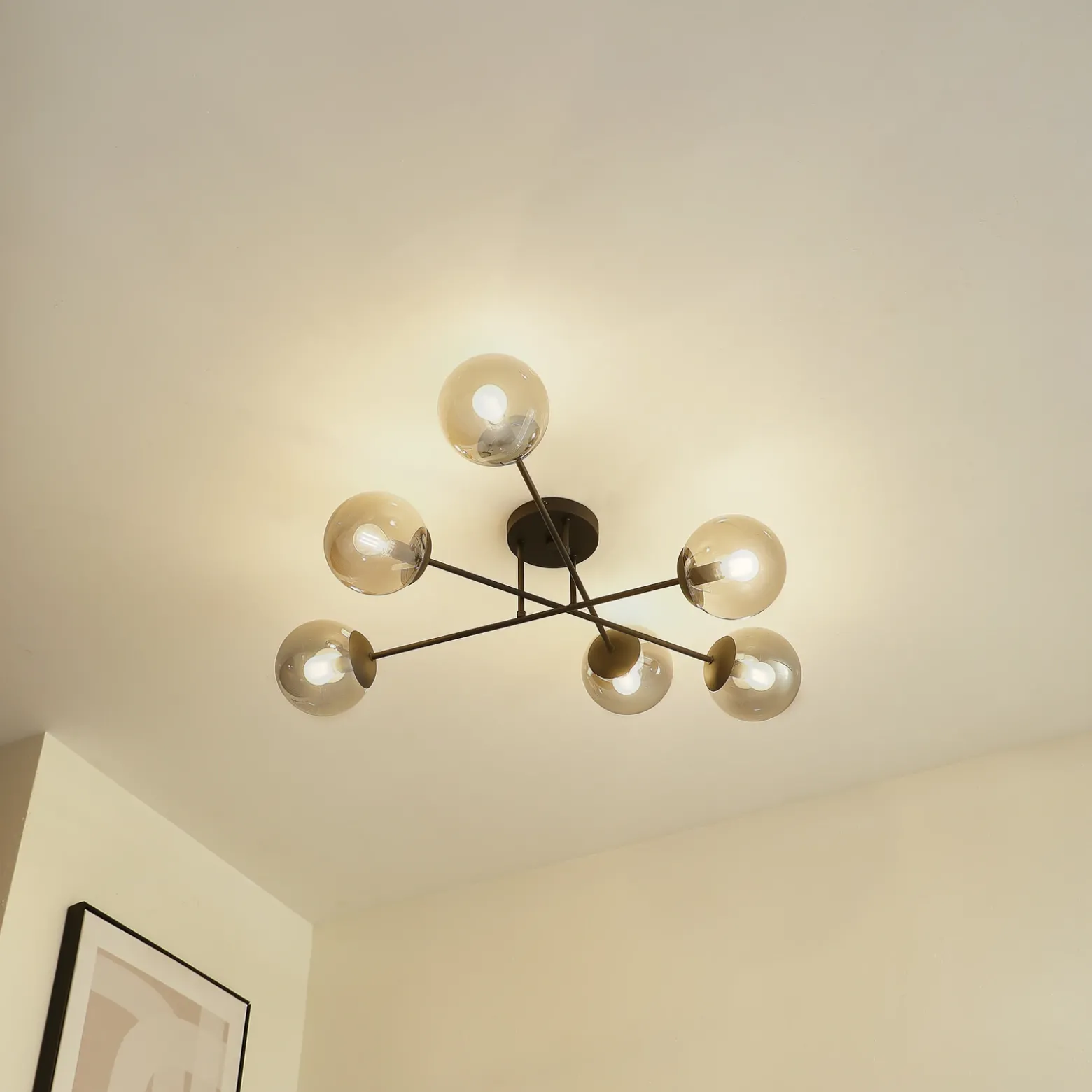 Plafón Lindby Isamer, gris humo, Ø 80 cm, globo