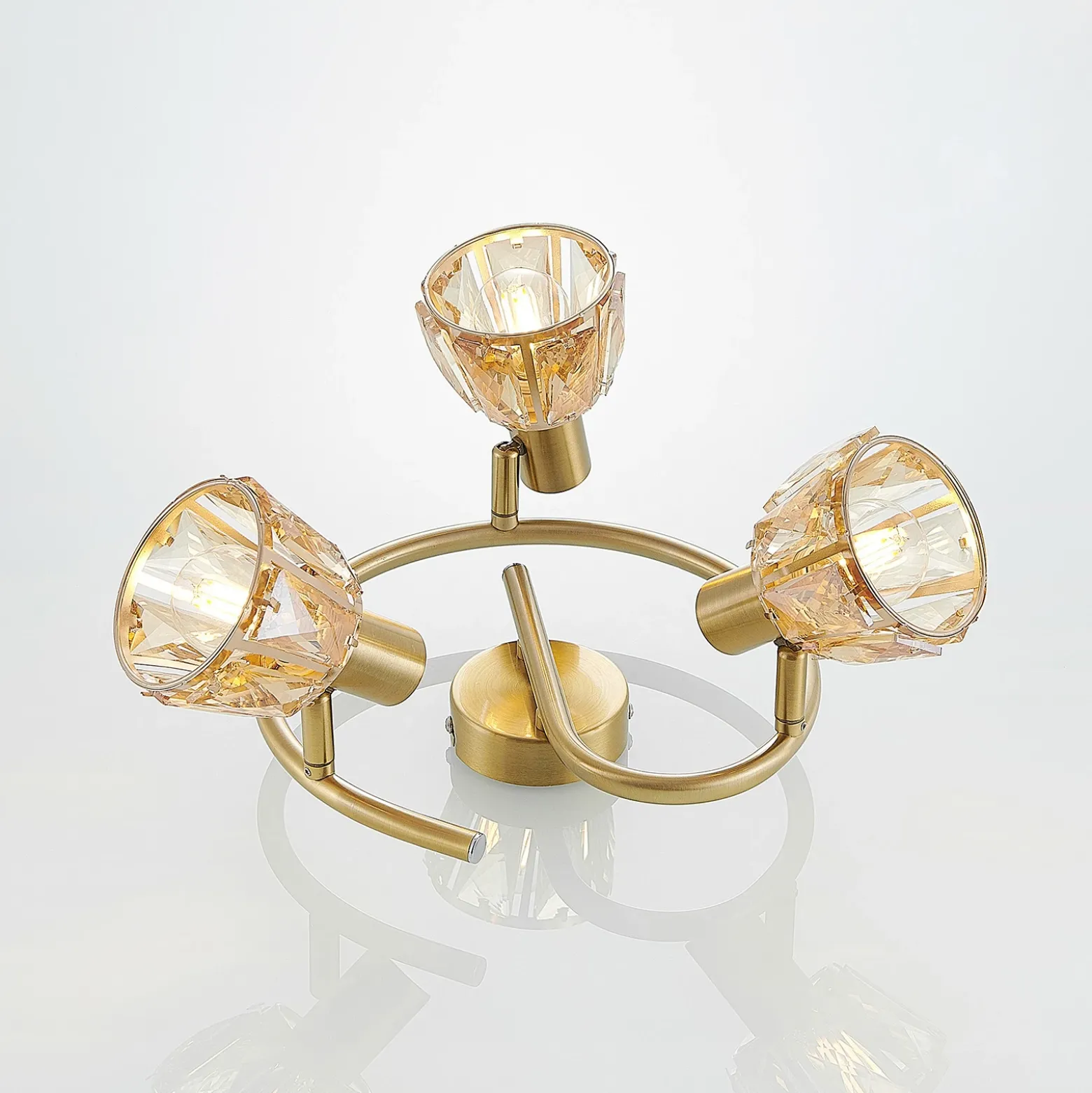 Plafón Lindby Kosta, 47 cm, 3 luces, color latón