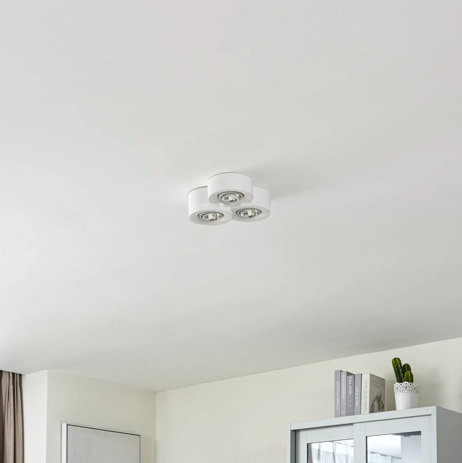 Plafón Lindby Levia, 3 luces, 26x24,5cm, blanco, escayola