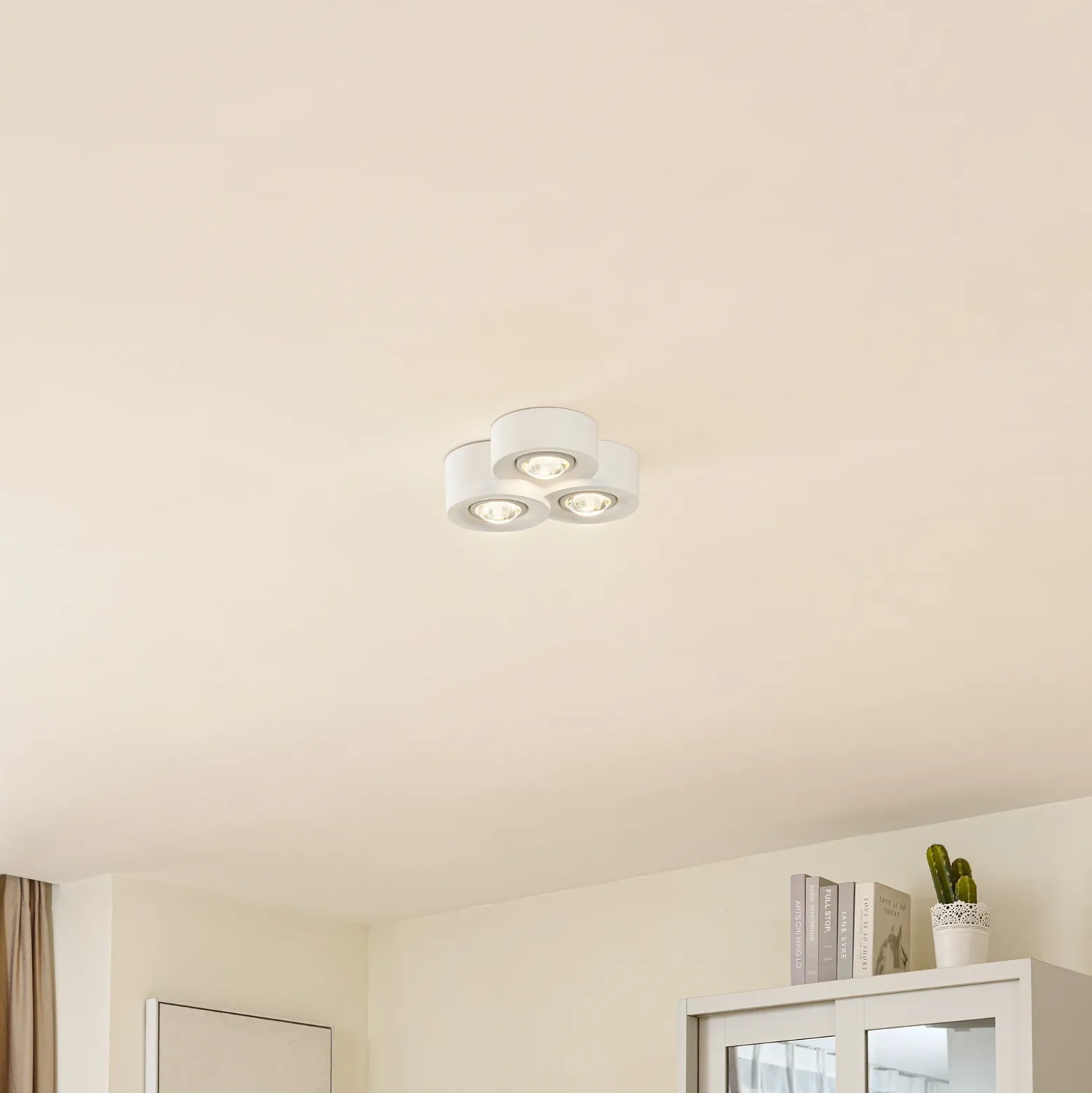 Plafón Lindby Levia, 3 luces, 26x24,5cm, blanco, escayola