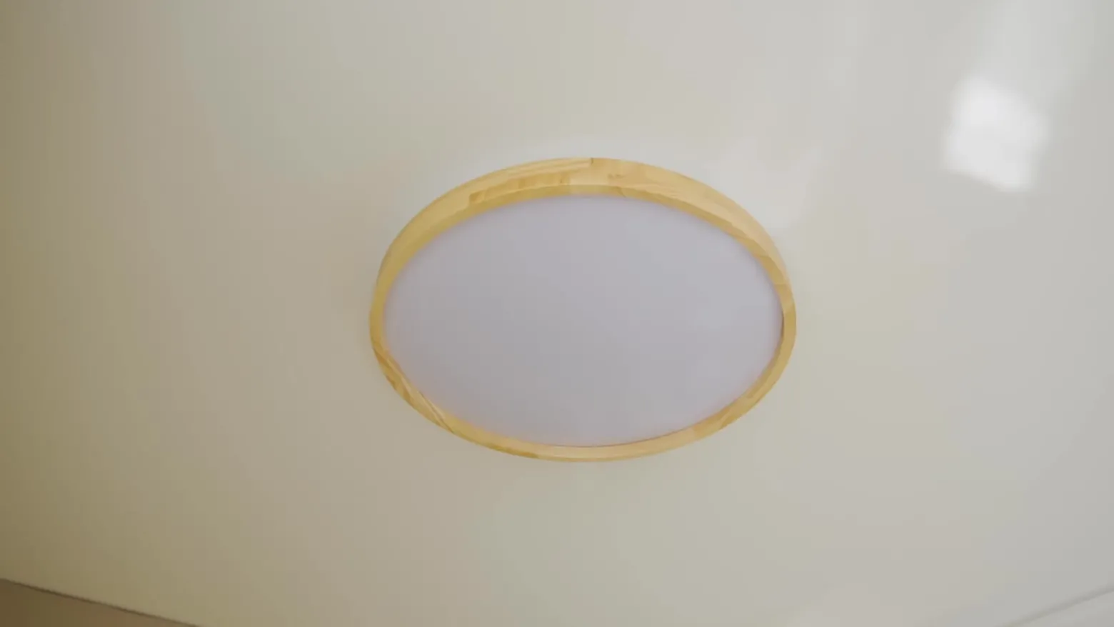 Plafón Lindby Smart LED Mirren madera Ø39,5cm CCT Tuya