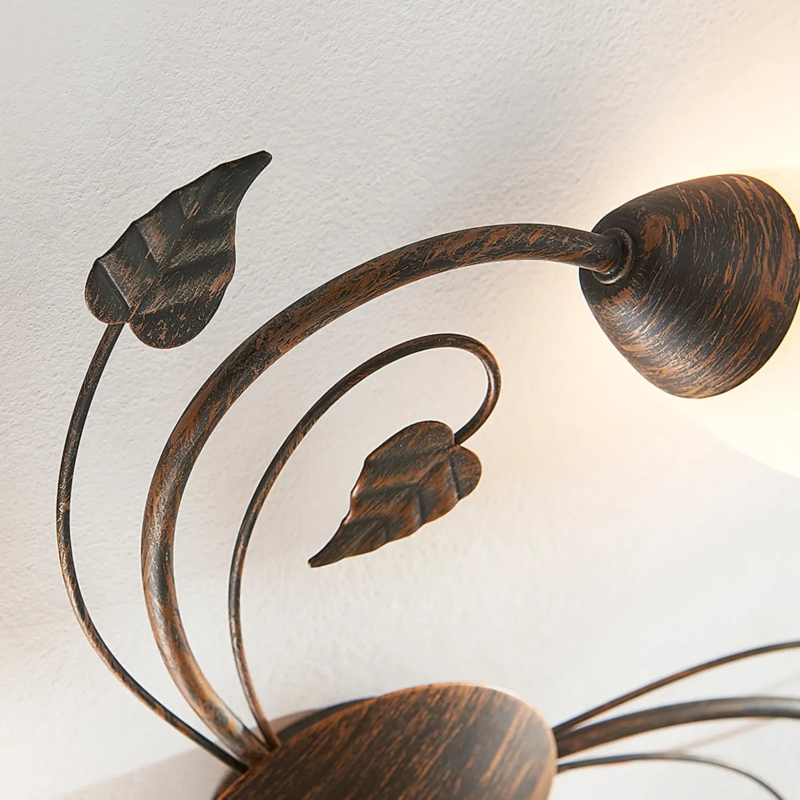 Plafón Lindby Stefania, 3 luces, Ø 46 cm, negro/oro