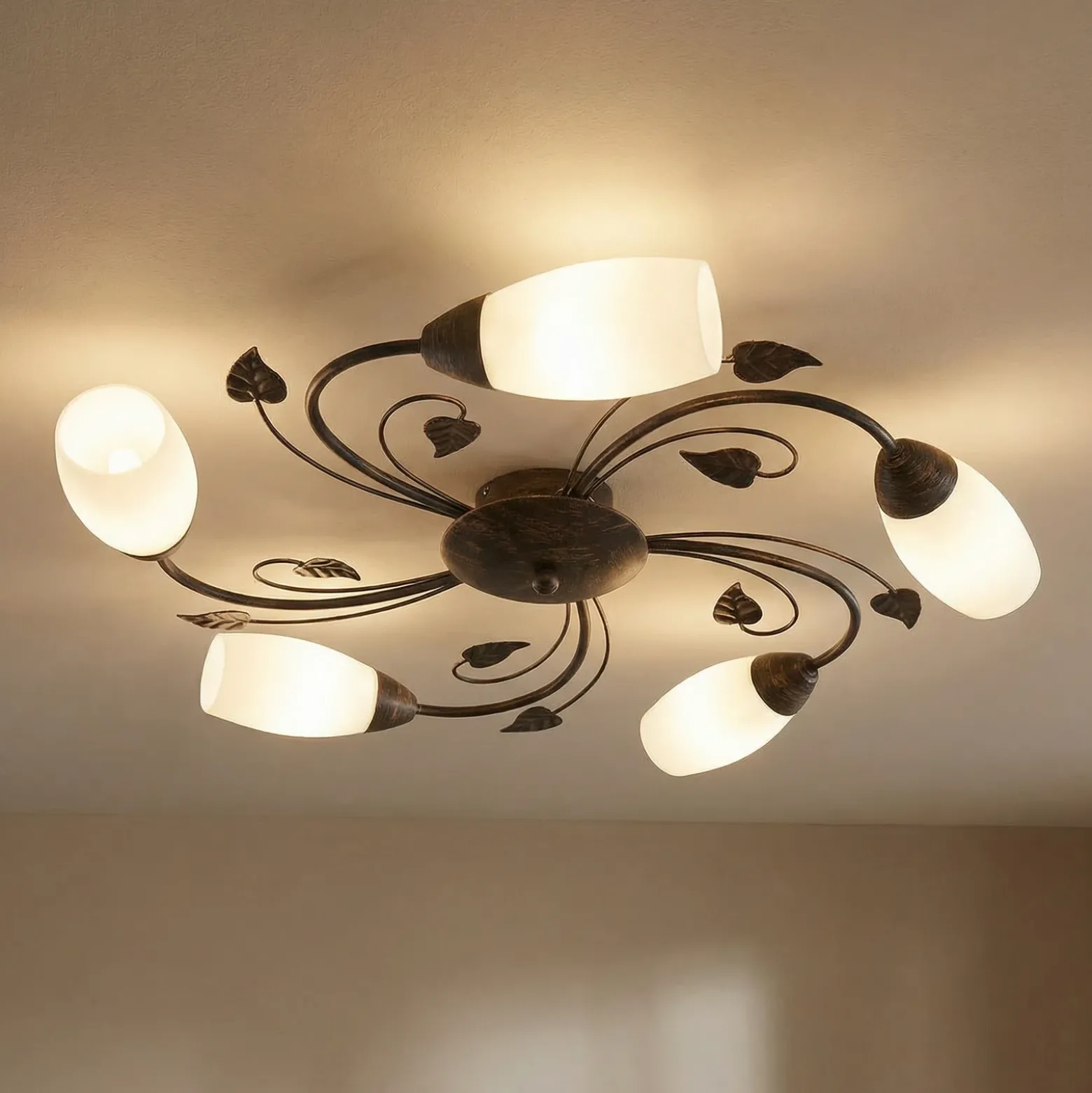 Plafón Lindby Stefania, 5 luces, negro/oro, Ø58cm
