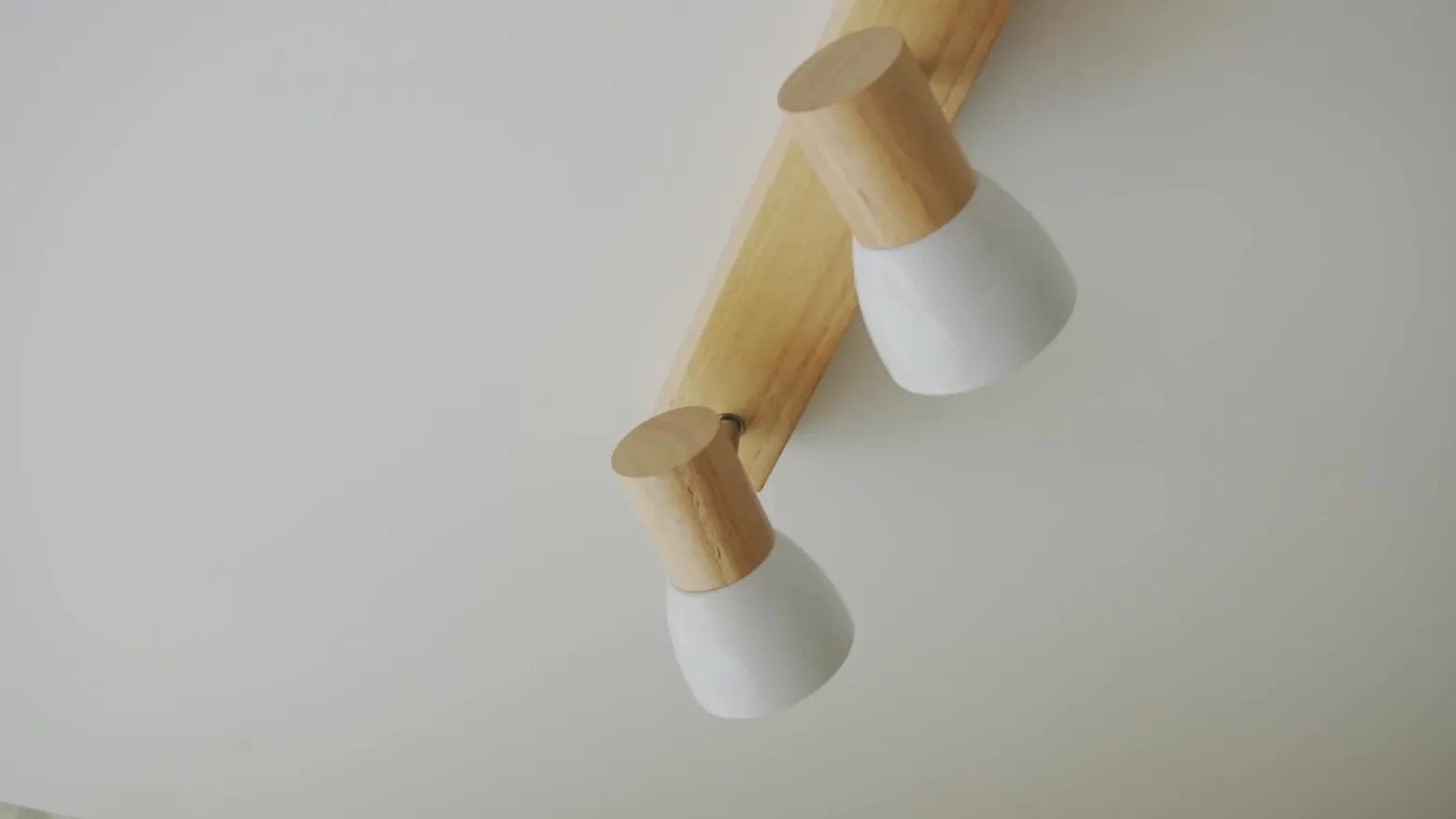 Plafón Lindby Thorin, 67 cm, 4 luces, blanco, madera, E14