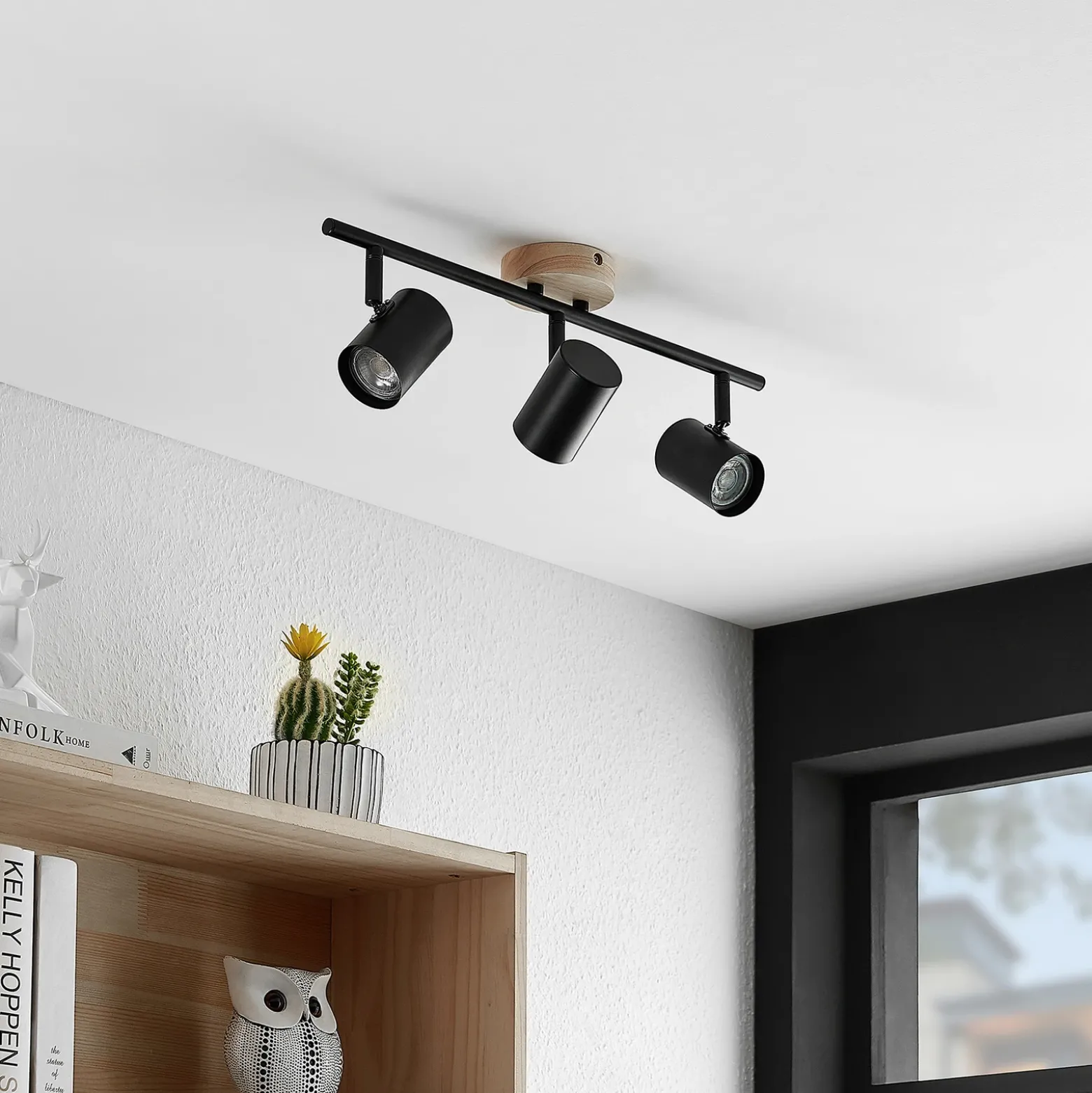 Plafón Lindby Xiomara, 3 luces, 68 cm de largo, madera