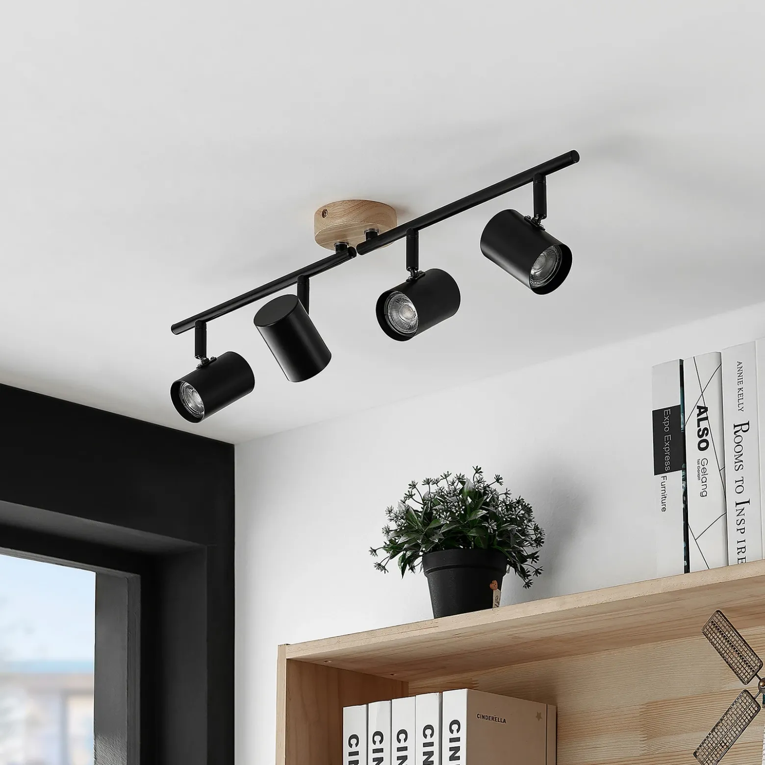 Plafón Lindby Xiomara, 4 luces, 68 cm de largo, madera