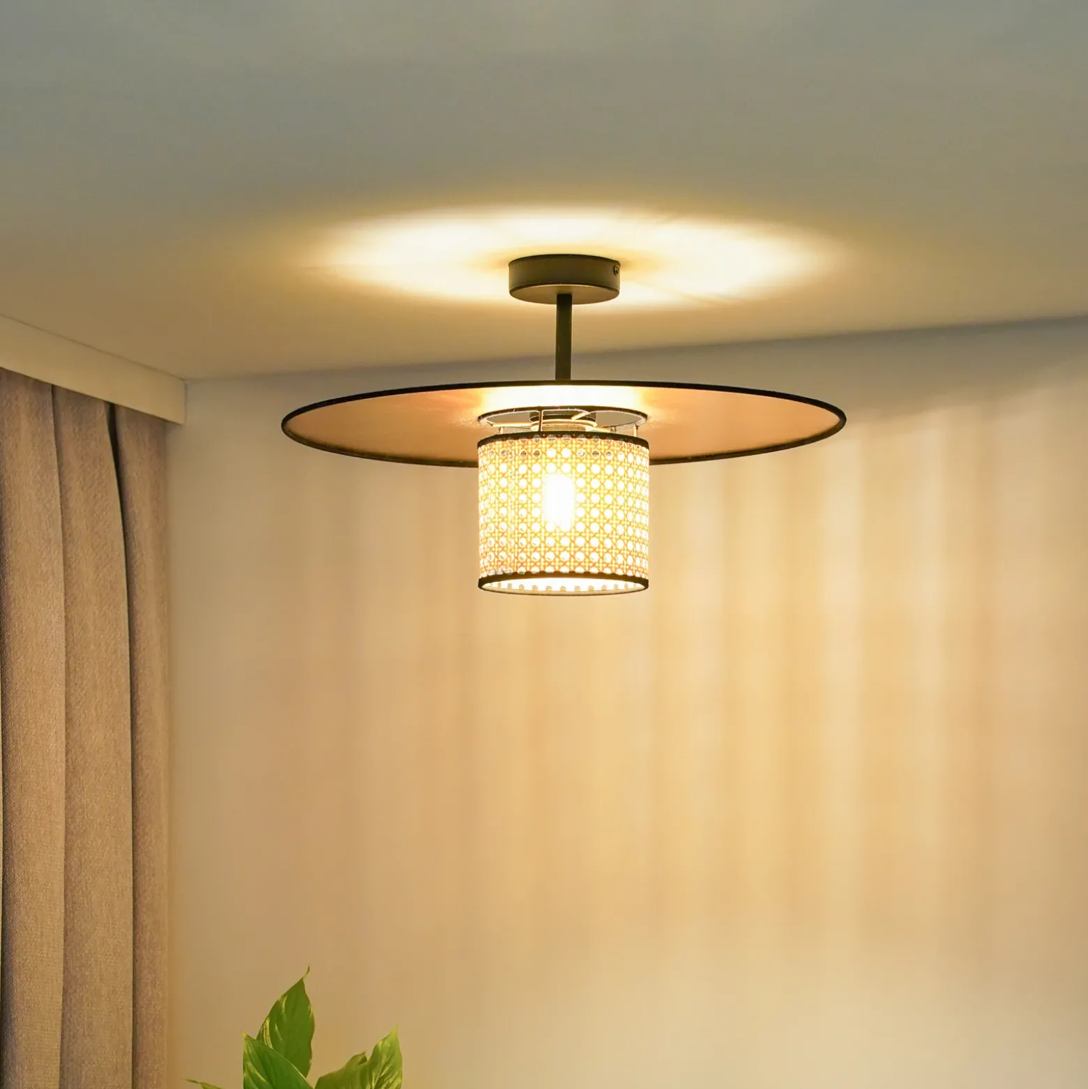 Plafón Manila, color dorado, ratán, Ø 50 cm