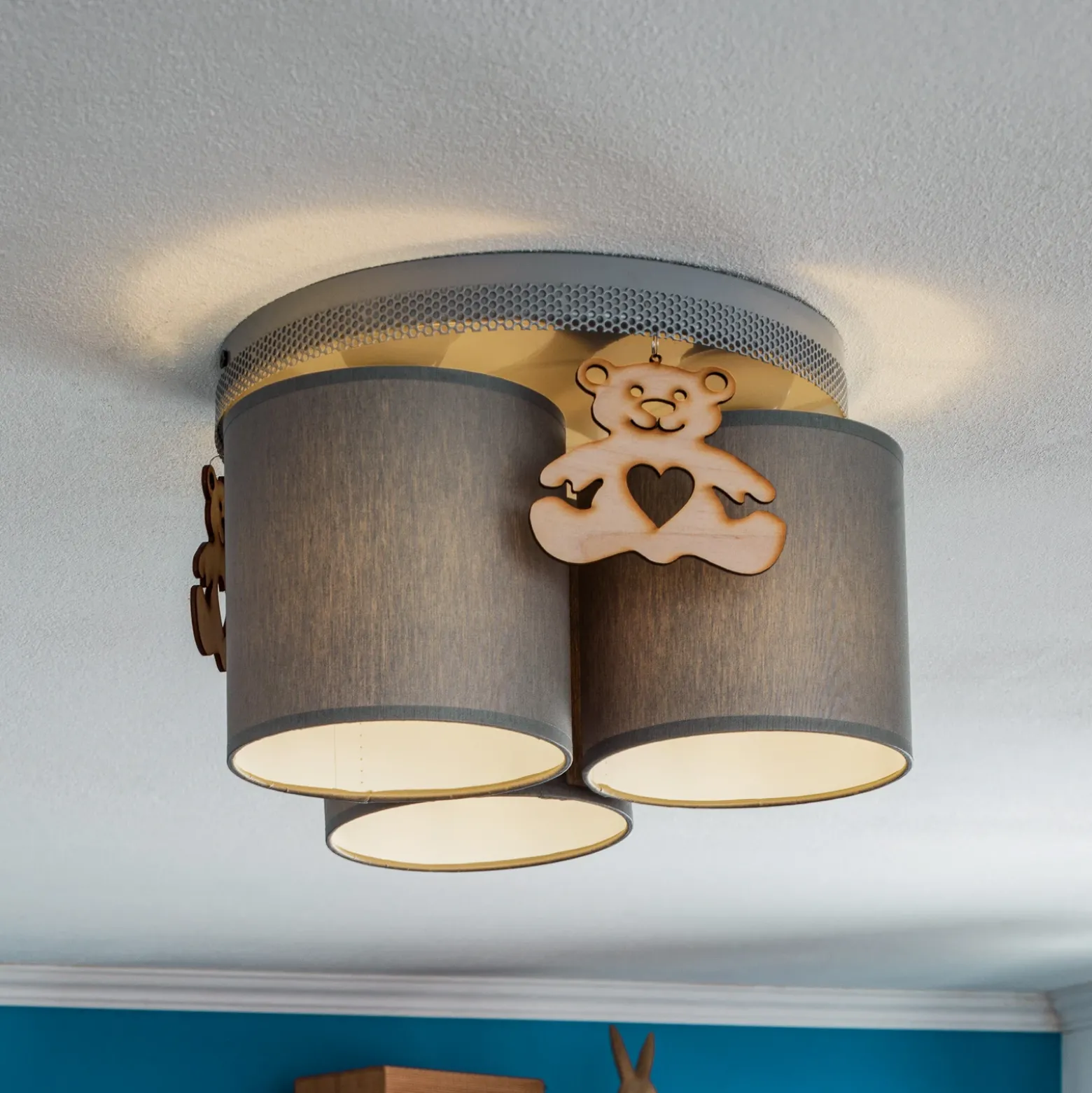 Plafón Mis, gris con oso de madera, 3 luces