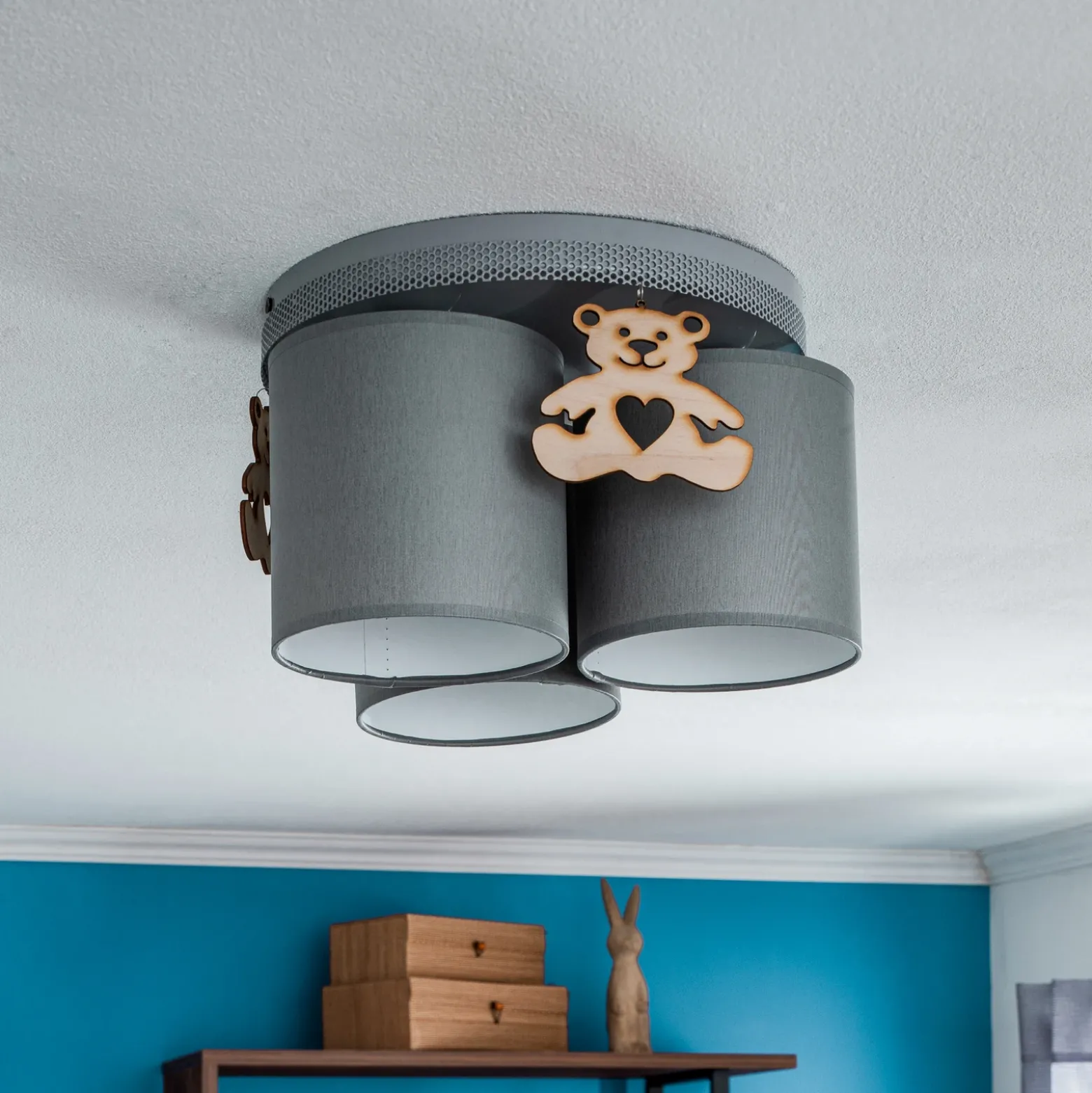 Plafón Mis, gris con oso de madera, 3 luces