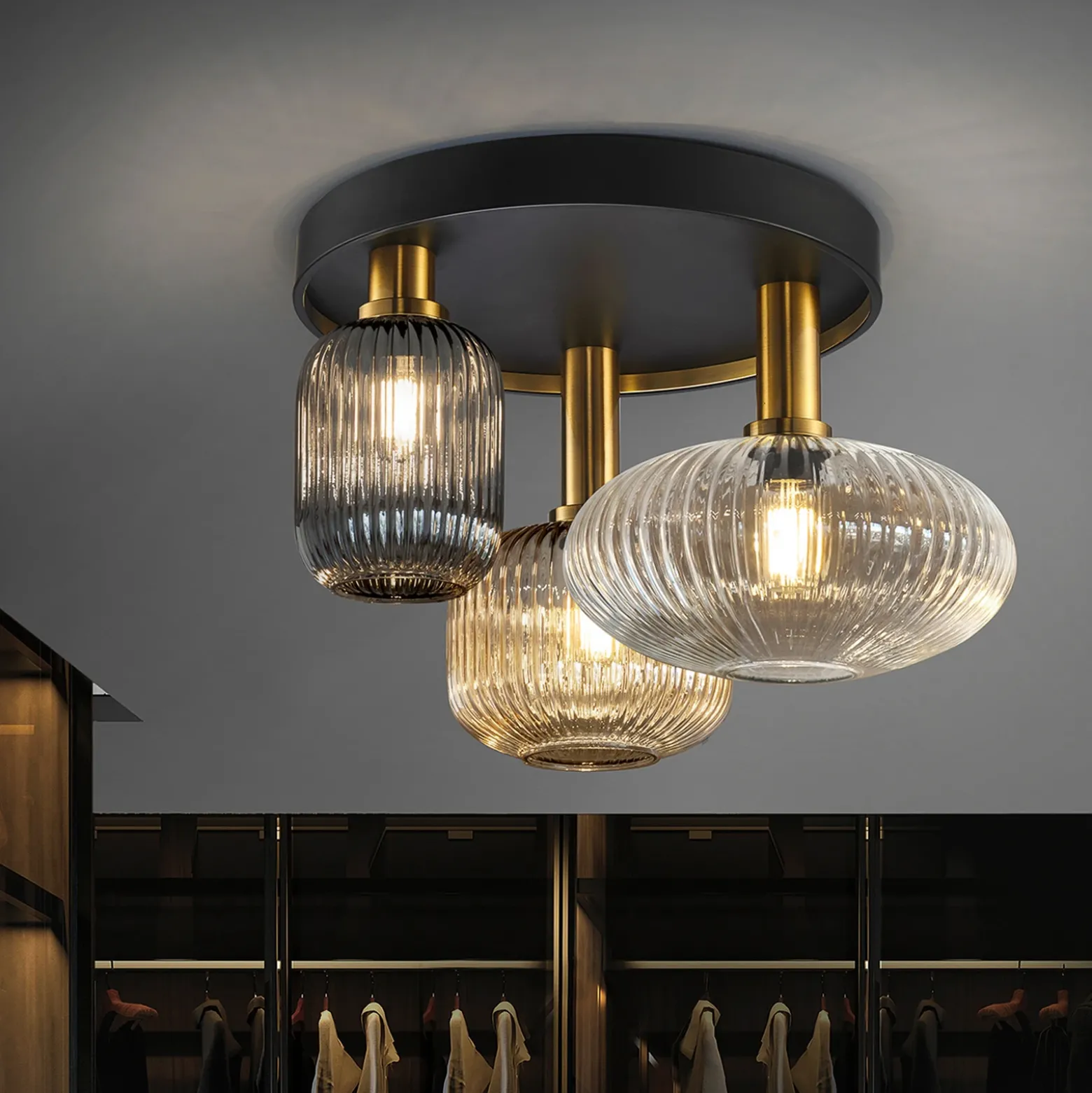 Plafón Norma, Ø 56 cm, 3 luces, negro/latón, cristal