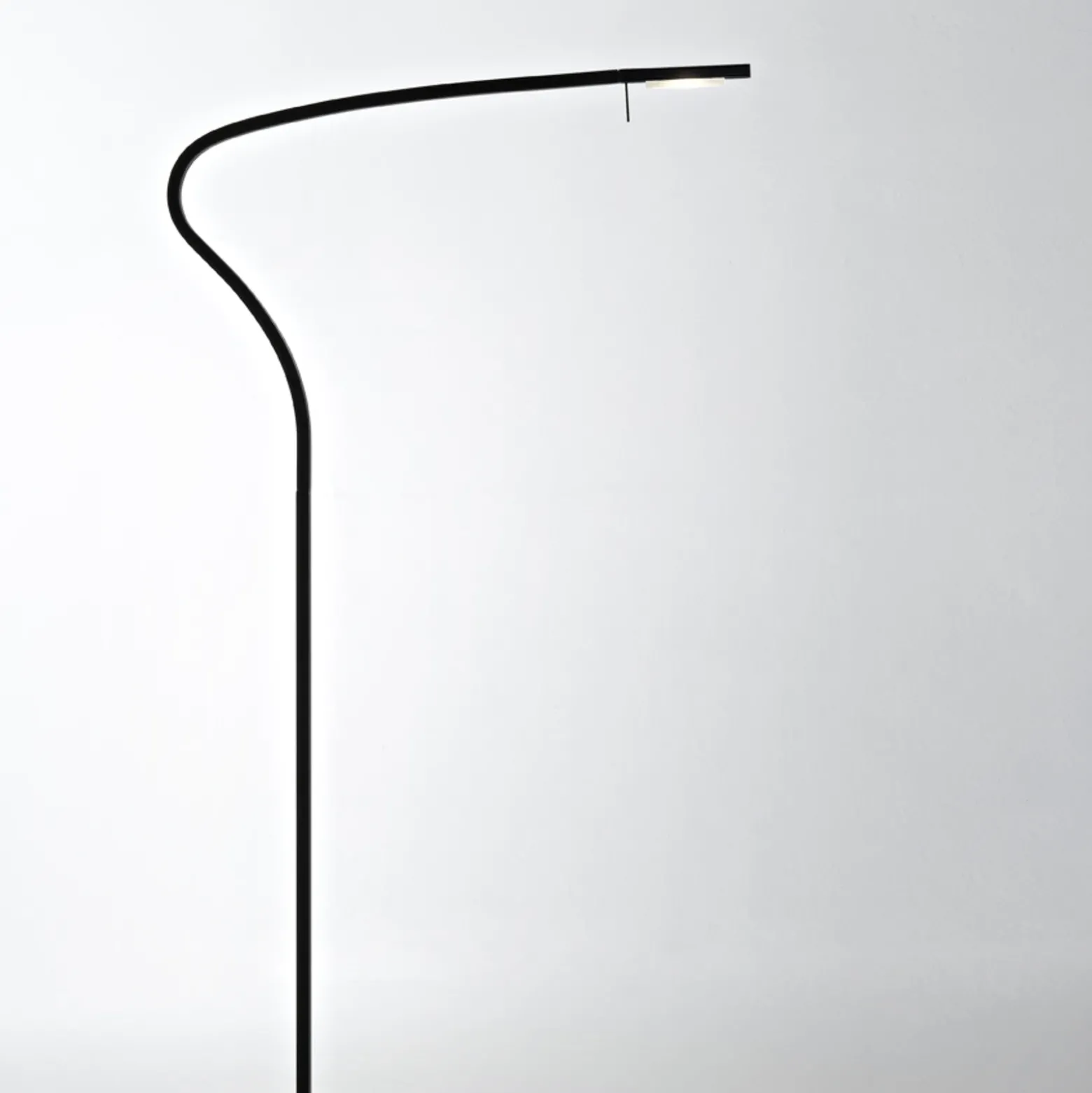 Prandina Paraph F3 dim lámpara de pie LED negro
