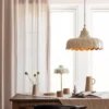 PR Home Lámpara colgante Wells, beige/oro, Ø 43 cm, metal