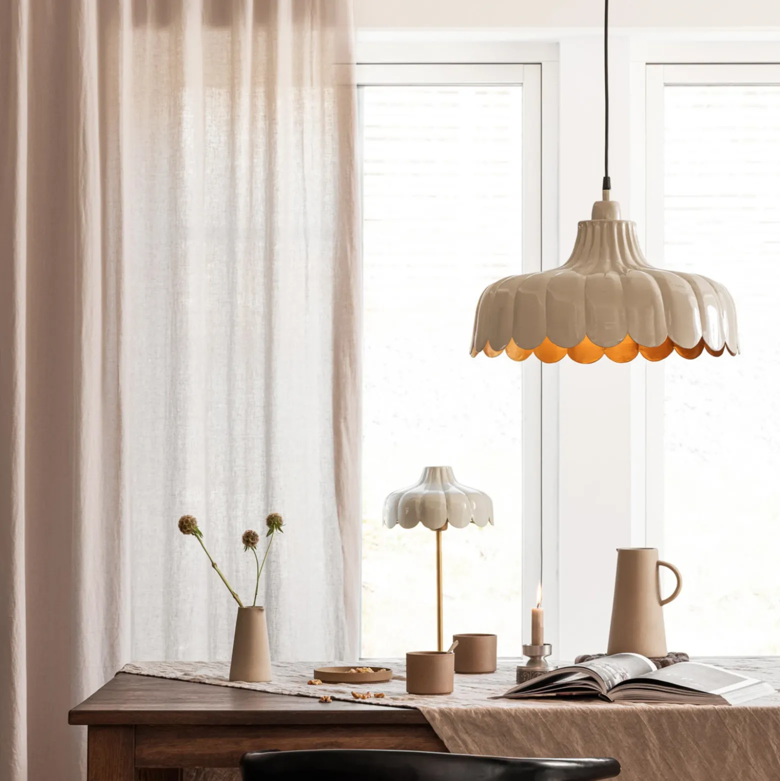 PR Home Lámpara colgante Wells, beige/oro, Ø 43 cm, metal