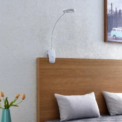 Prios lámpara de pinza LED Harumi, blanca, batería recargable, USB, 51 cm de