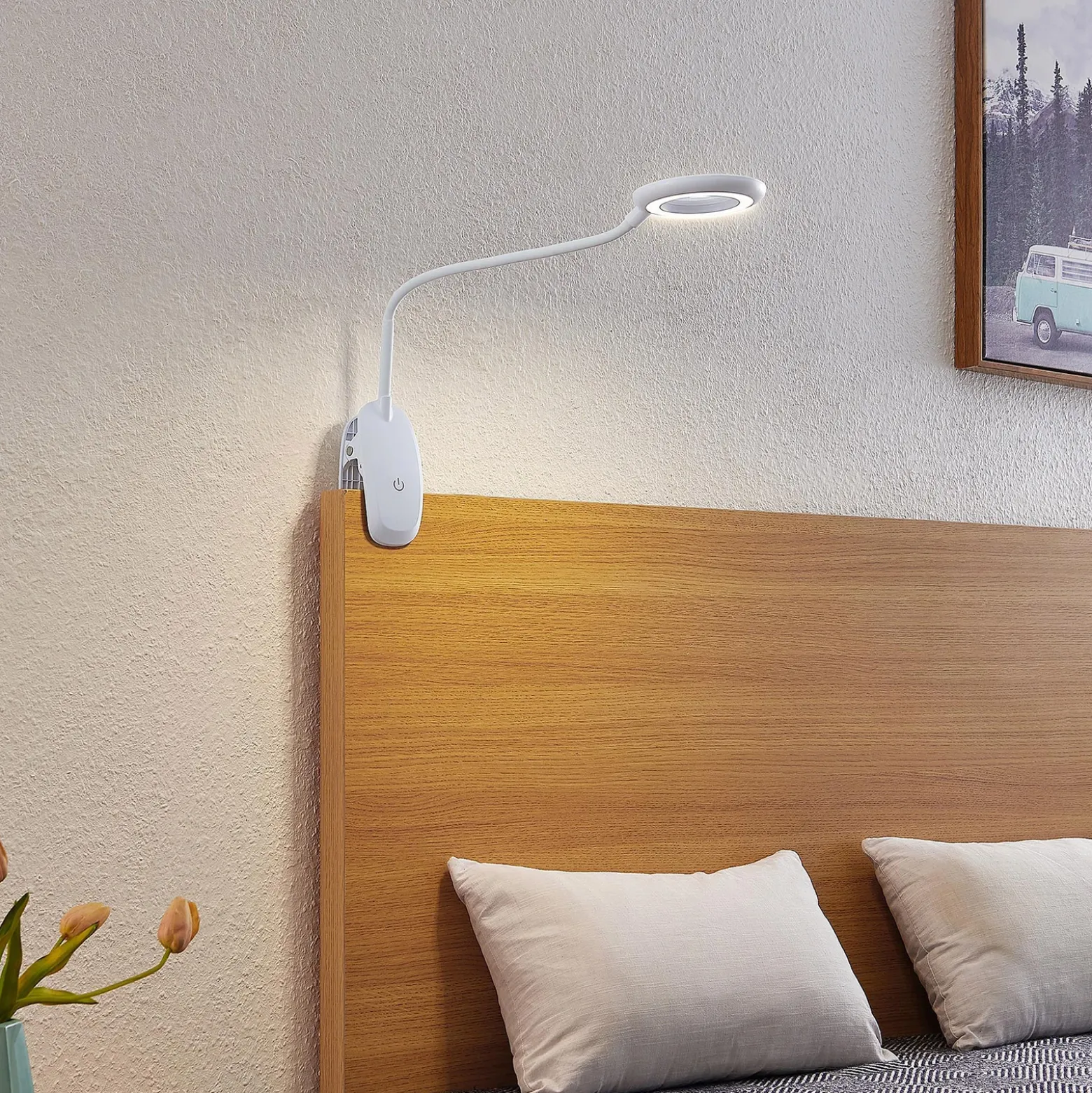 Prios lámpara de pinza LED Harumi, blanca, batería recargable, USB, 51 cm de