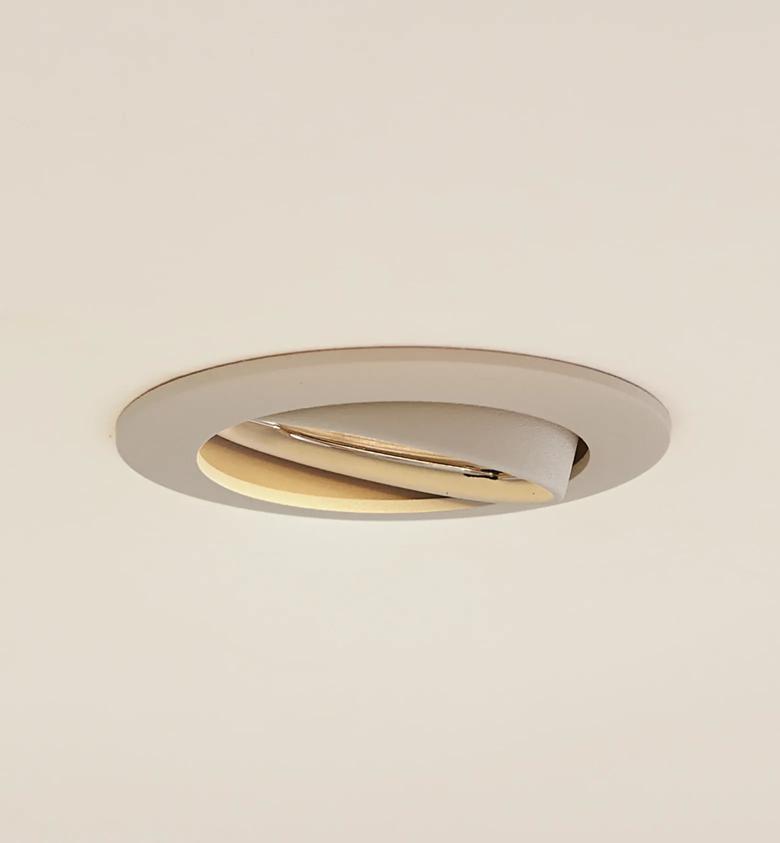 Prios lámpara de techo empotrable Fibur, beige, aluminio, Ø 8,2 cm