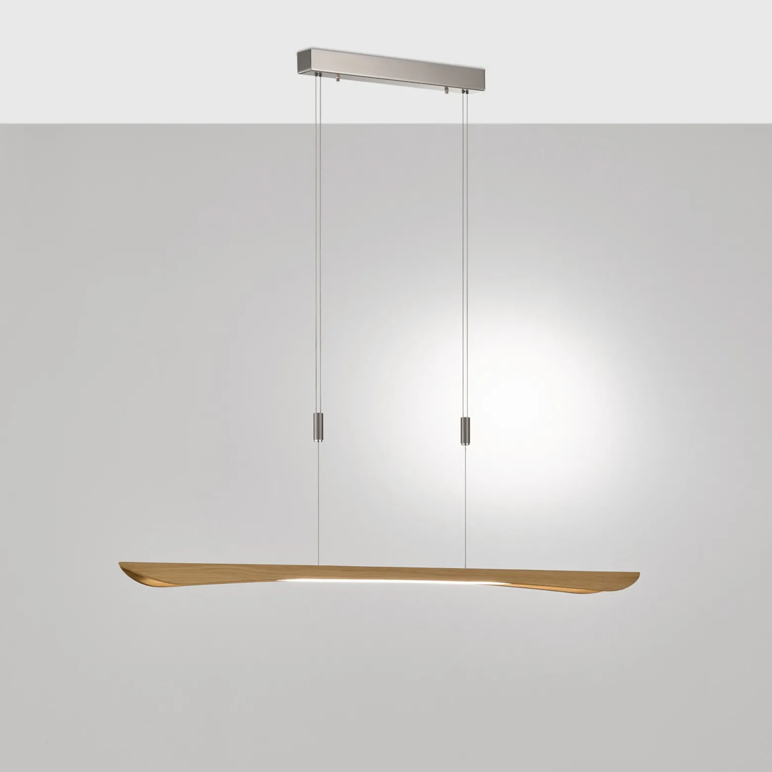 Quitani lámpara colgante LED Hiba, roble natural, longitud 148 cm