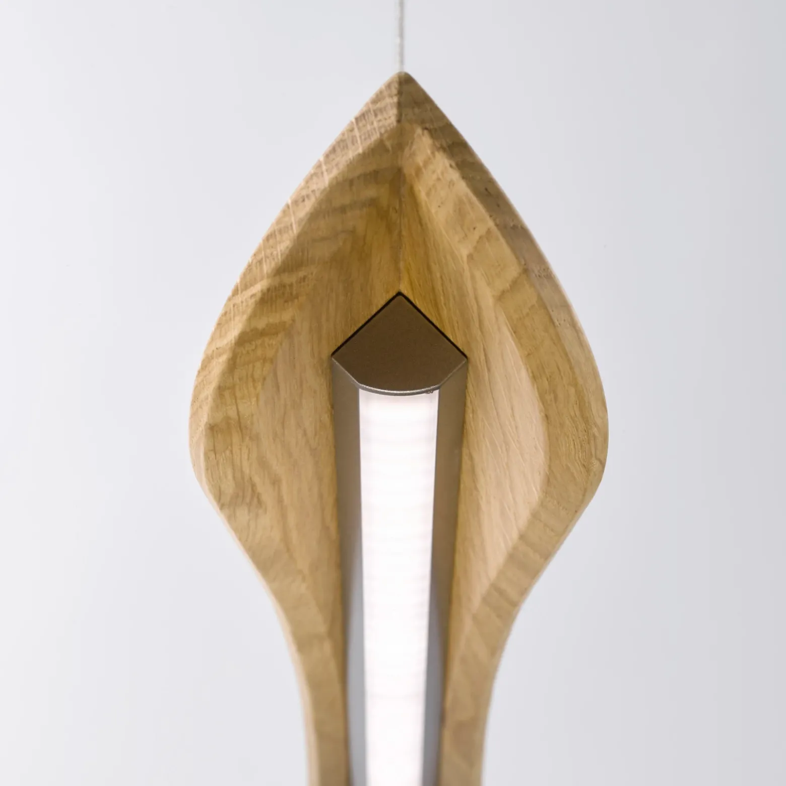 Quitani lámpara colgante LED Hiba, roble natural, longitud 148 cm