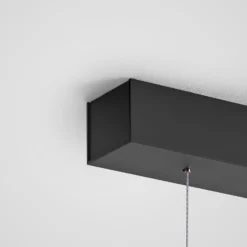 Quitani Lámpara colgante LED Keijo, negro/nuez, longitud 143 cm