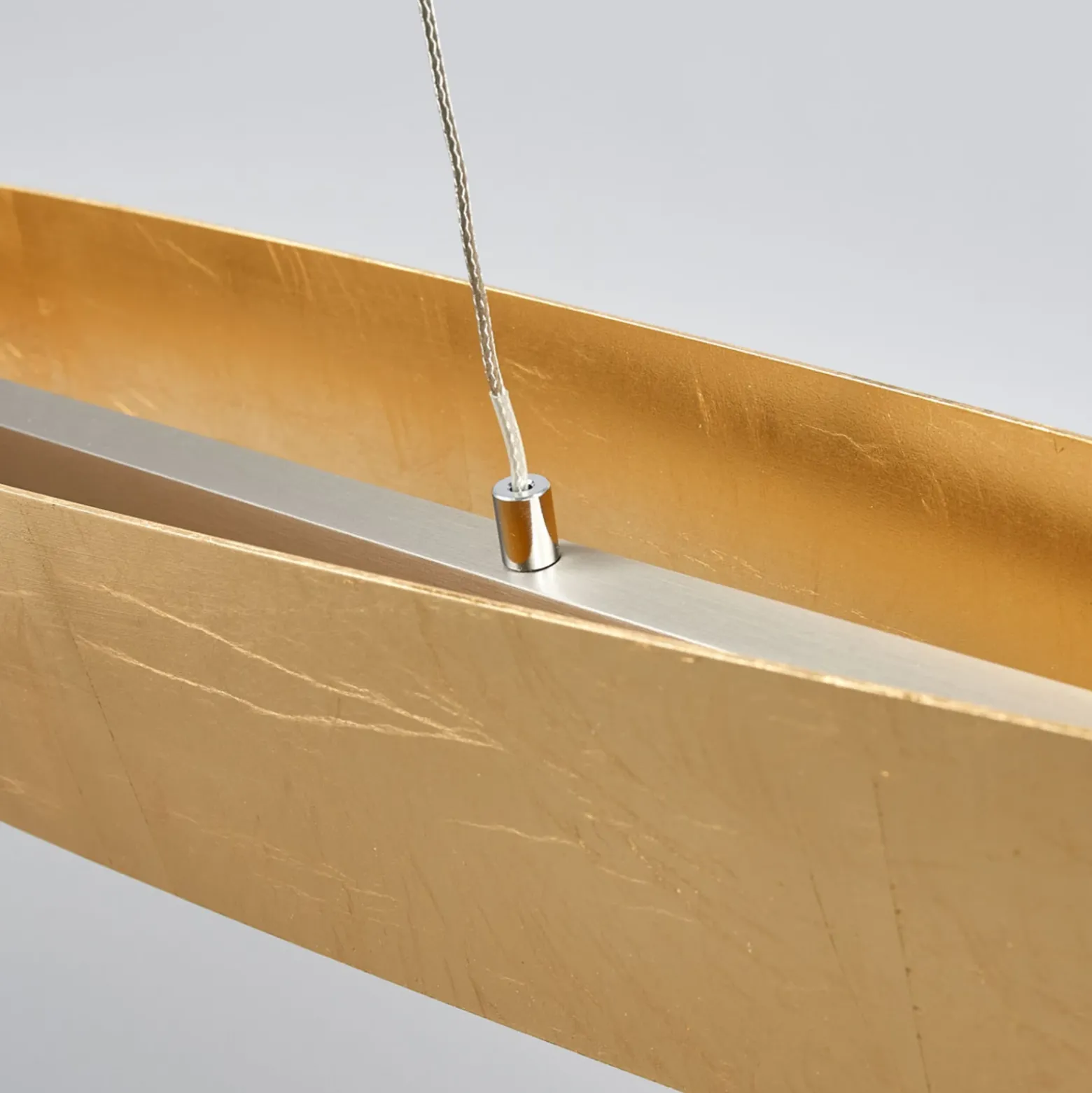 Quitani Lámpara colgante LED Malu, oro, longitud 100 cm