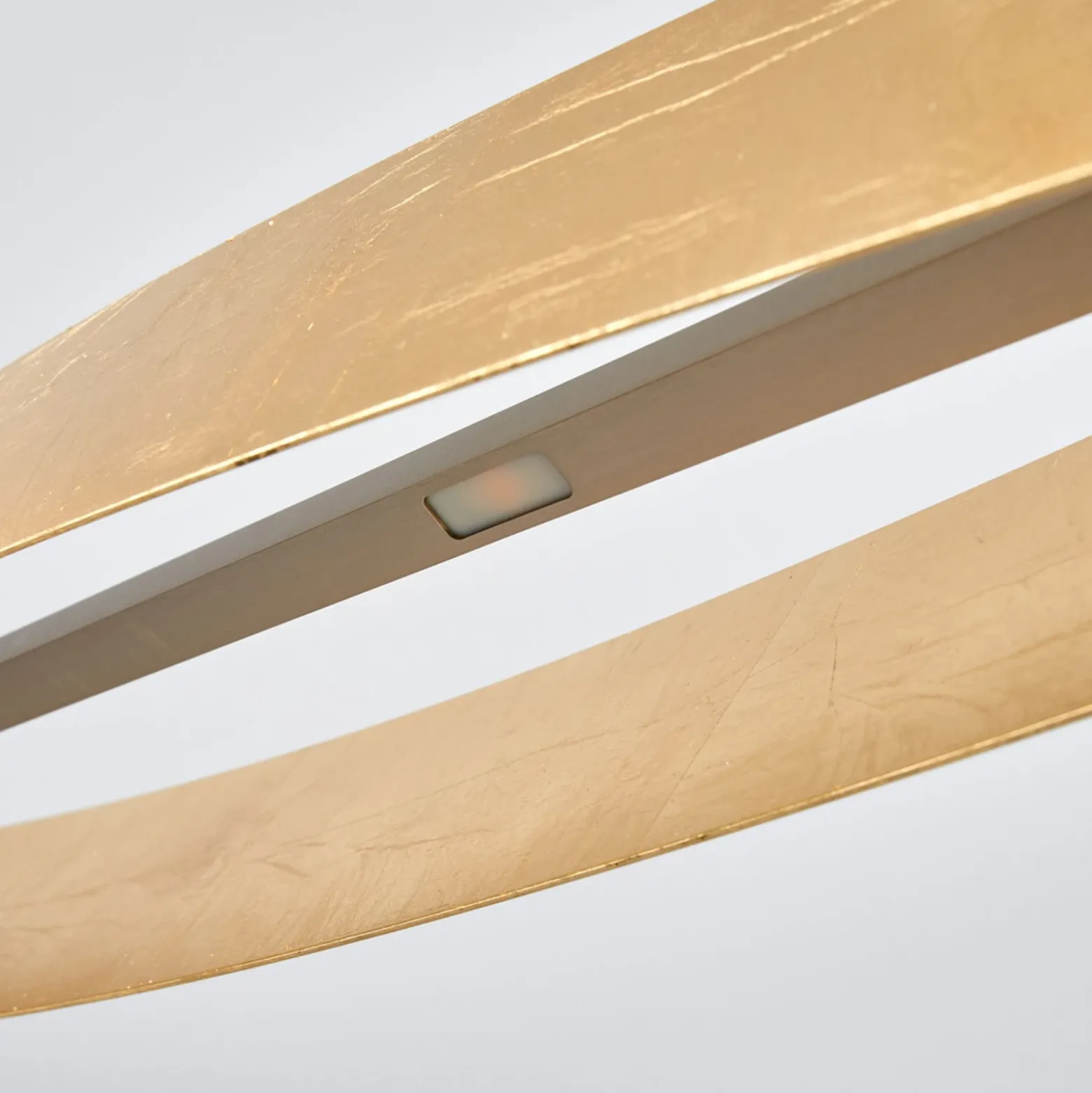 Quitani Lámpara colgante LED Malu, oro, longitud 100 cm