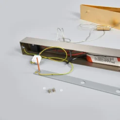 Quitani Lámpara colgante LED Malu, oro, longitud 100 cm