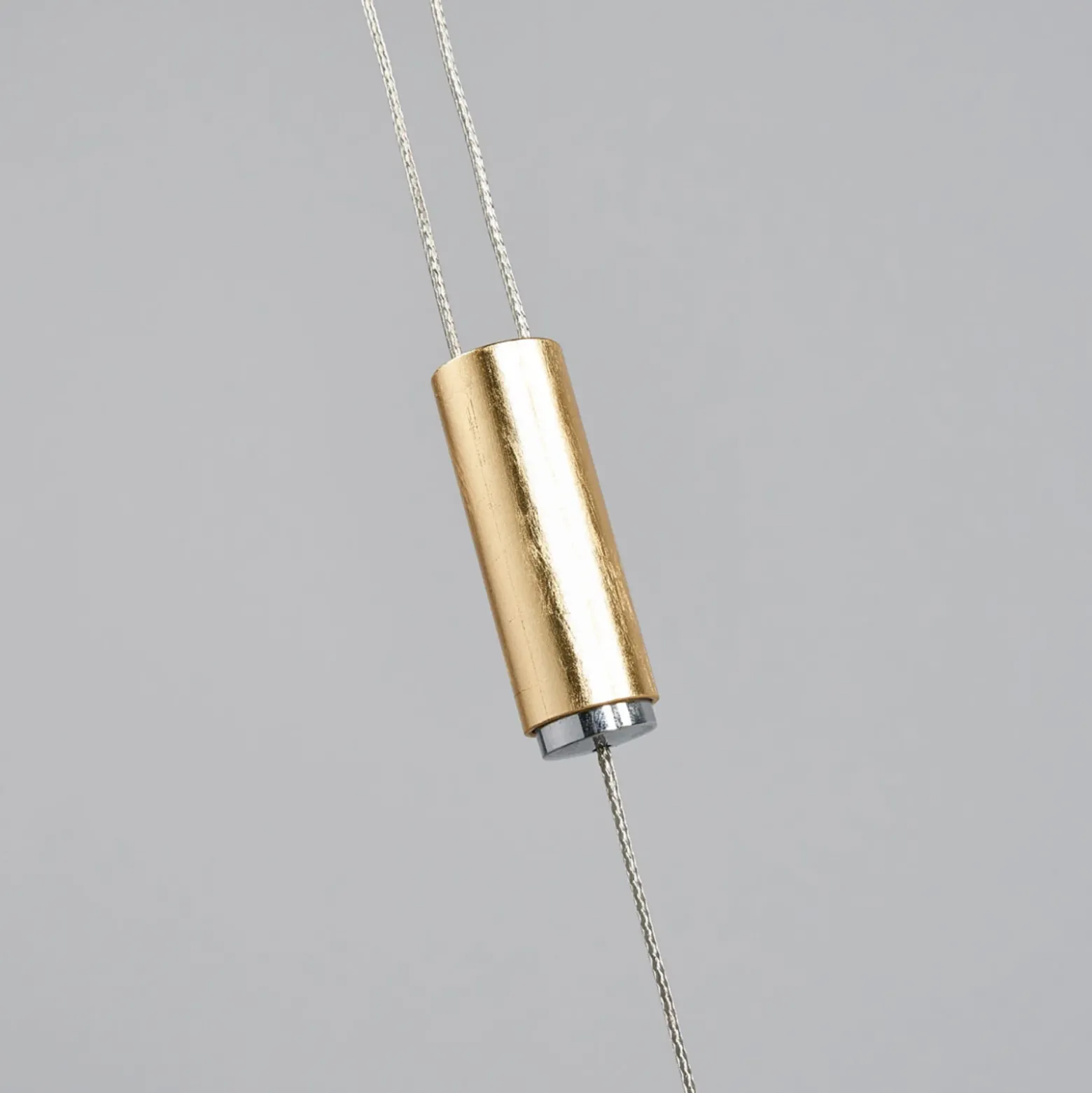 Quitani Lámpara colgante LED Malu, oro, longitud 100 cm