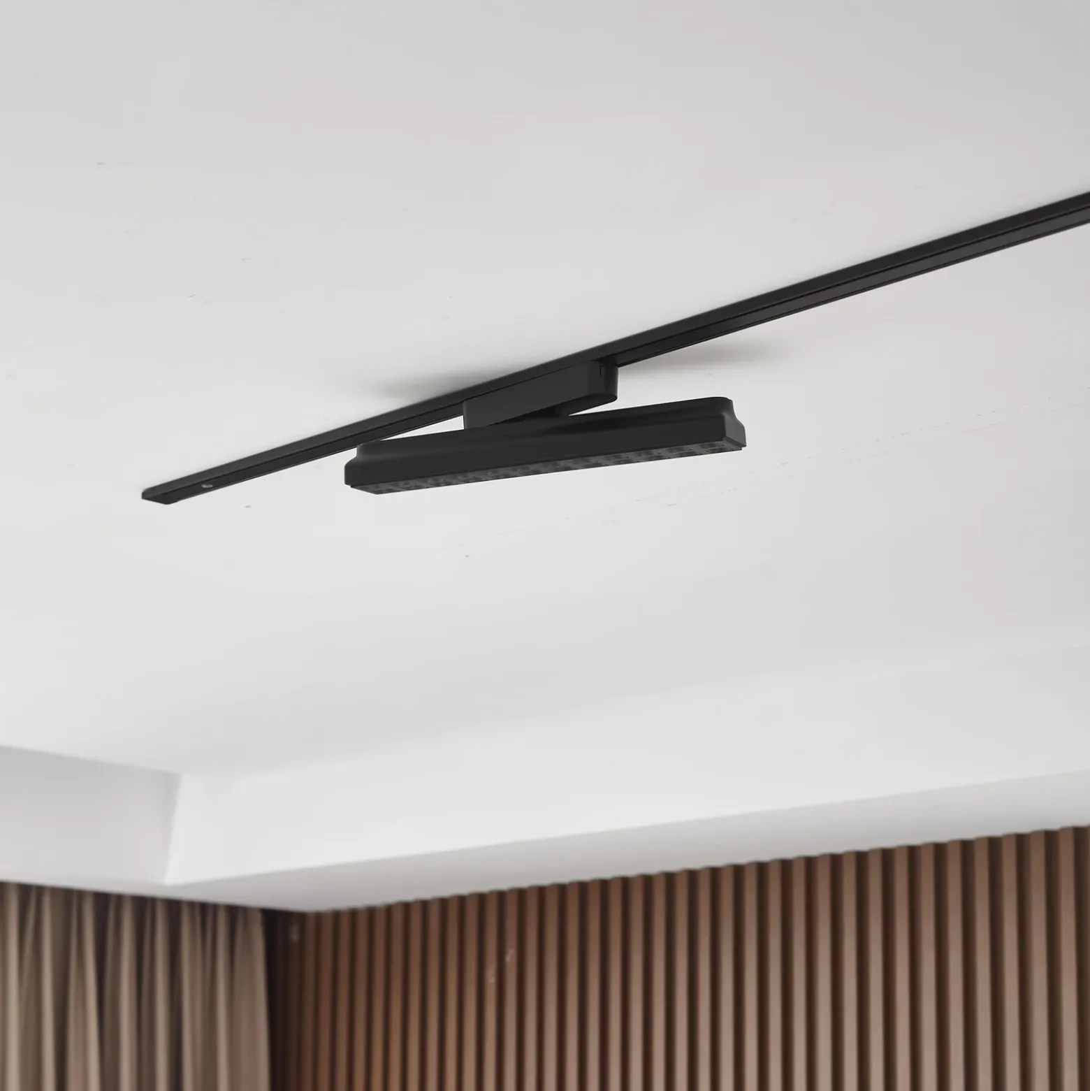 Regleta LED Lindby 48 V Lumaro, negra, 24 puntos, atenuable