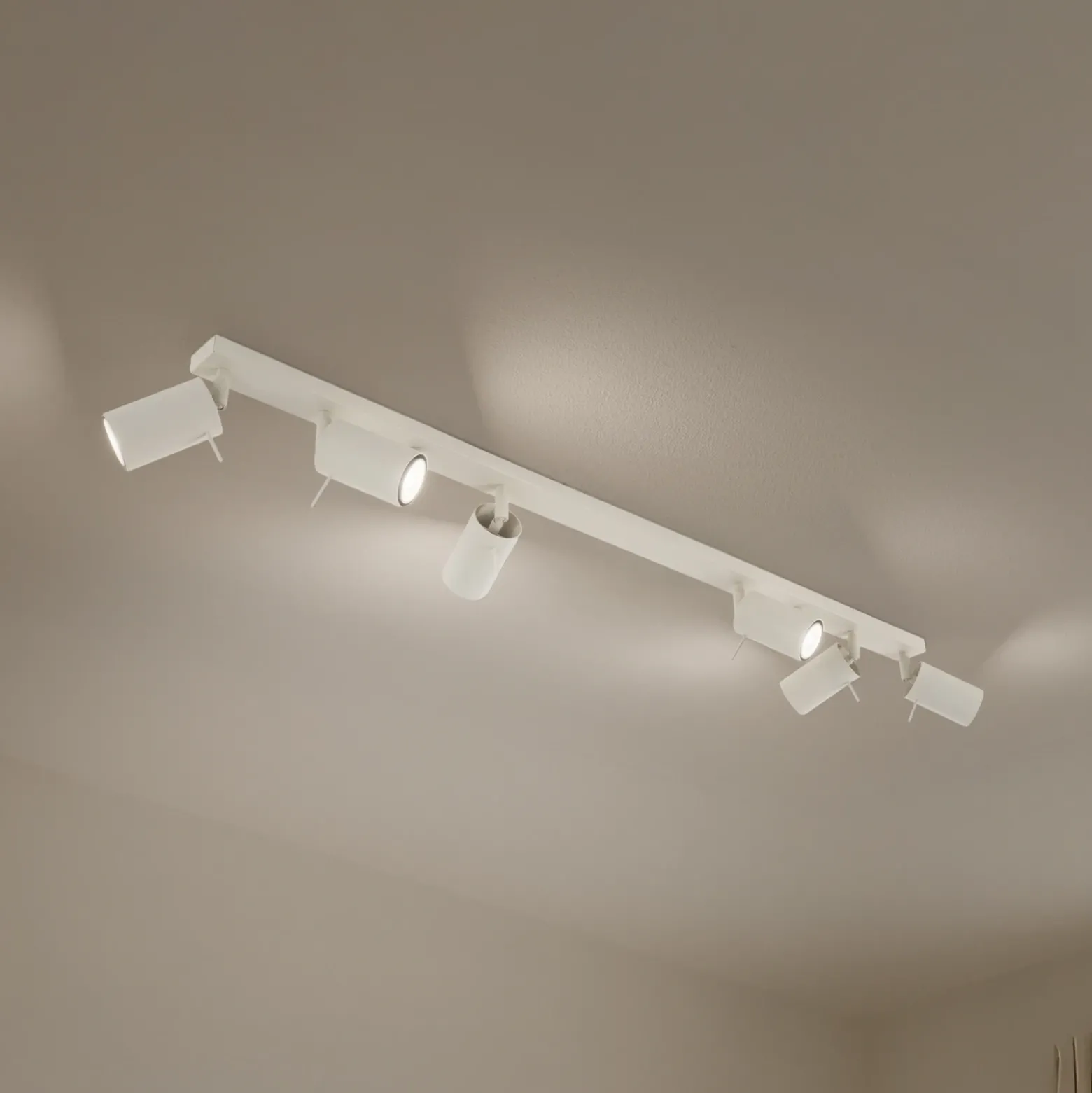 Ring downlight de techo, beige, longitud 117 cm, acero, 6 luces.