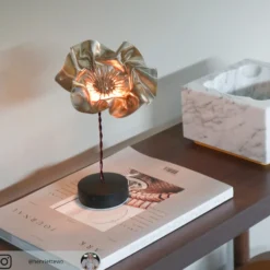 Slamp LaFleur Lámpara de mesa LED, batería recargable, terciopelo