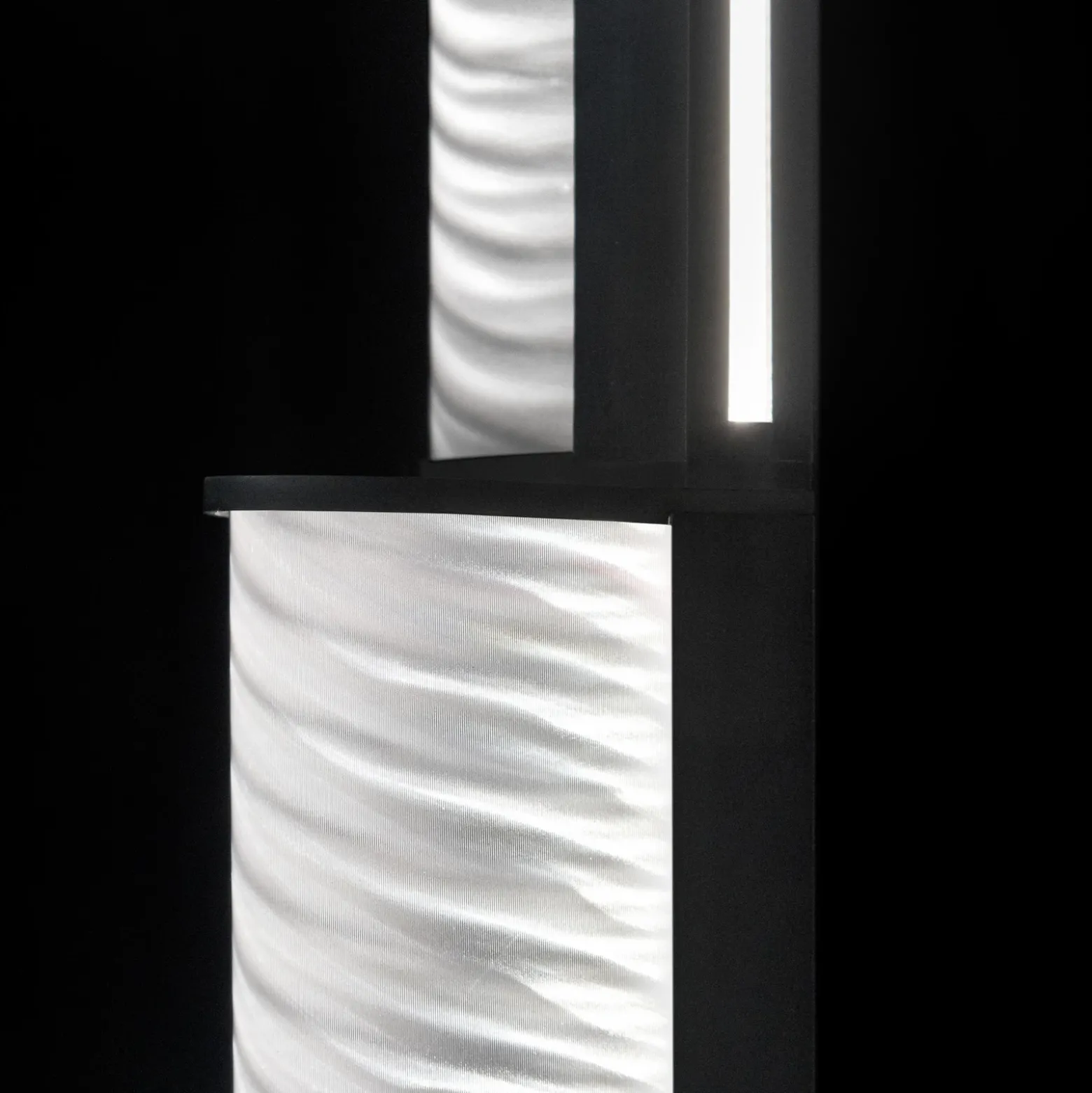 Slamp Lámpara de pie LED Modula twisted, plisada, negra