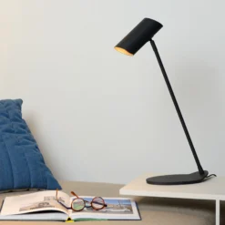 Sofisticada lámpara de mesa Hester, negra