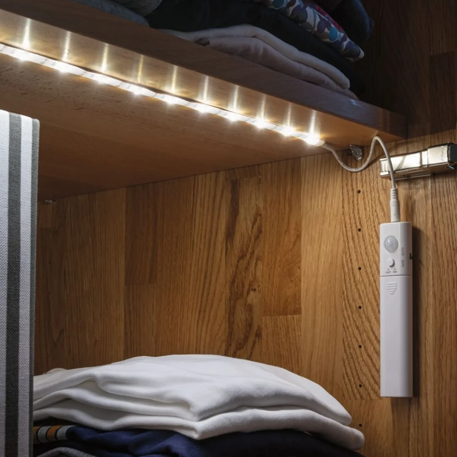 Tira LED Paulmann, 1 m, blanco, 3000 K, con sensor, 2 W